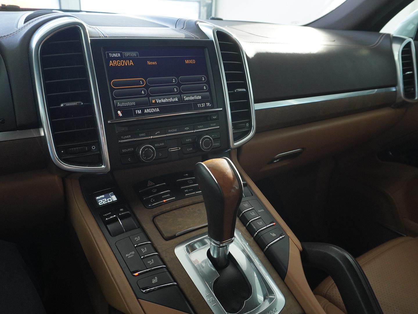 PORSCHE Cayenne S-image-5
