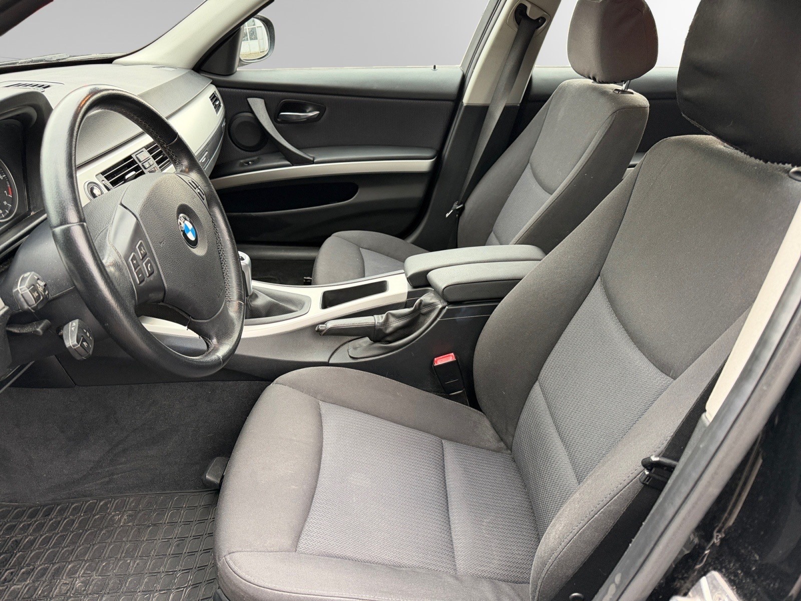 BMW 318 Touring-image-7
