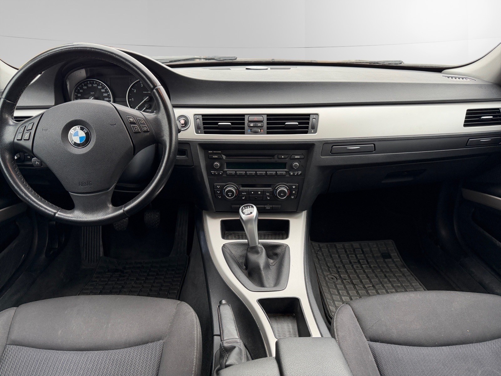 BMW 318 Touring-image-8
