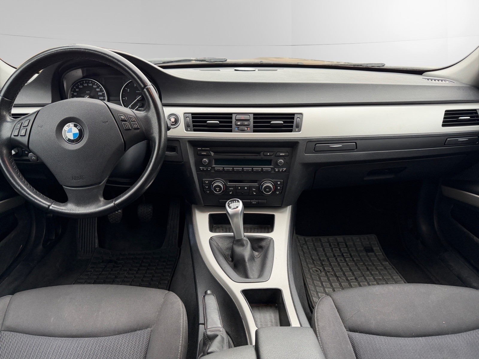 BMW 318 Touring-image-9