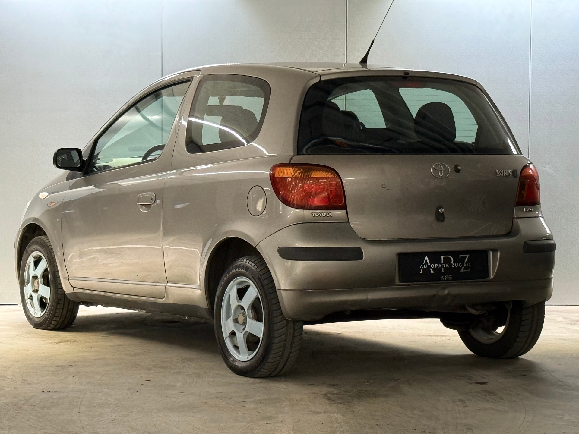 TOYOTA Yaris 1.0 Linea Terra-image-6