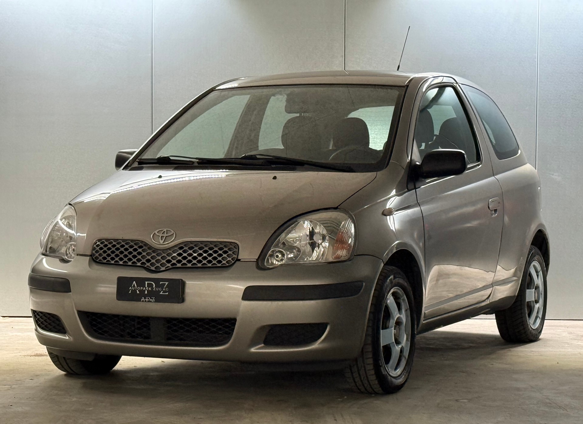TOYOTA Yaris 1.0 Linea Terra-image-0