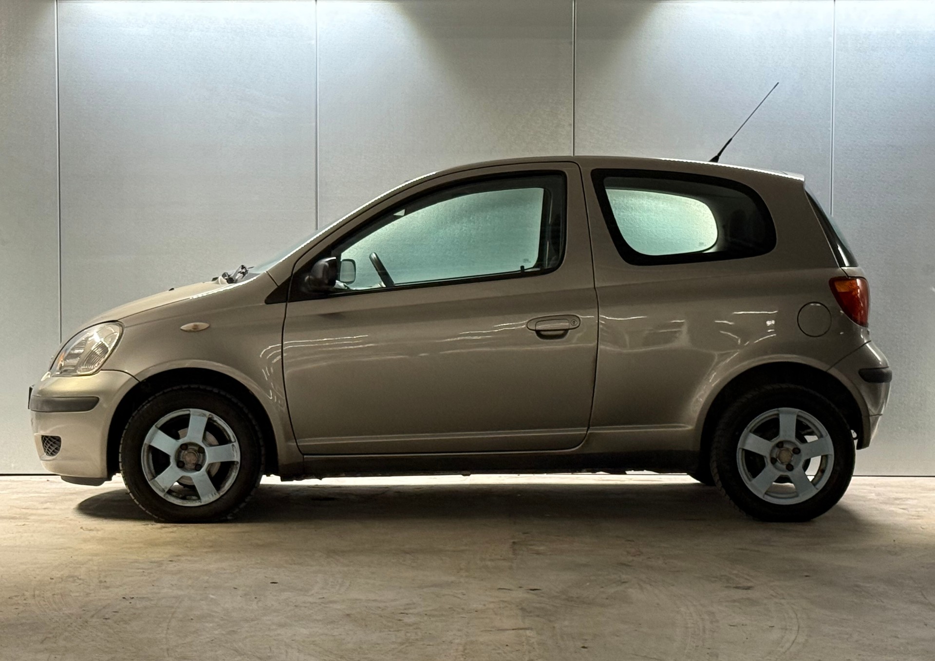 TOYOTA Yaris 1.0 Linea Terra-image-7
