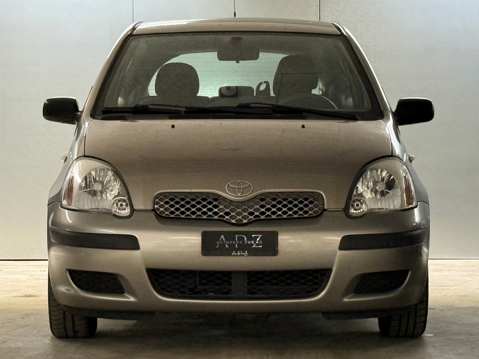 TOYOTA Yaris 1.0 Linea Terra-image-1