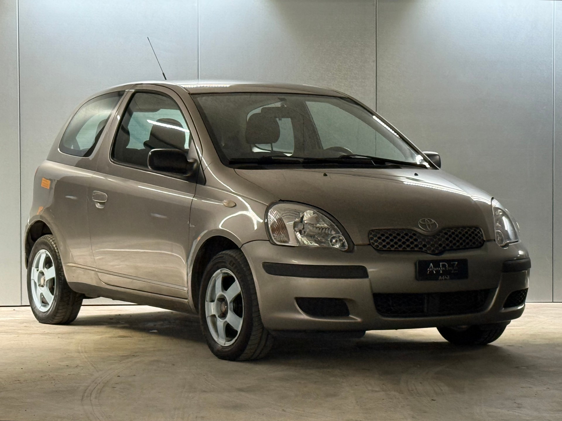 TOYOTA Yaris 1.0 Linea Terra-image-2