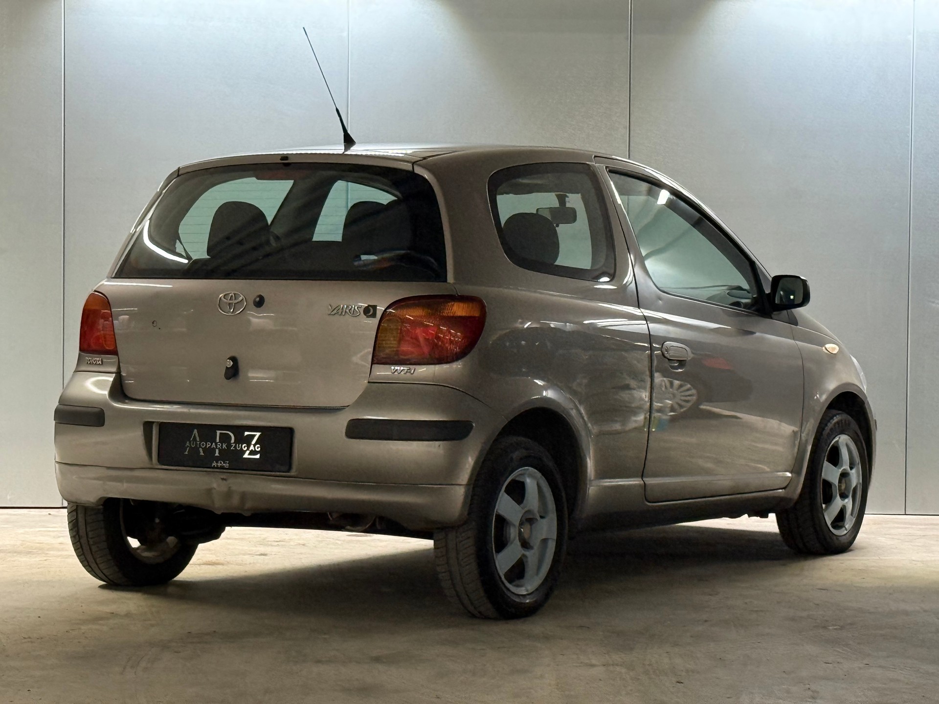 TOYOTA Yaris 1.0 Linea Terra-image-4