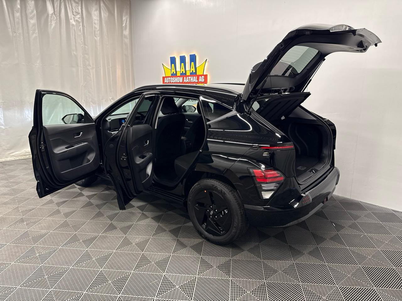 HYUNDAI Kona EV 65.4 kWh Black Line-image-10