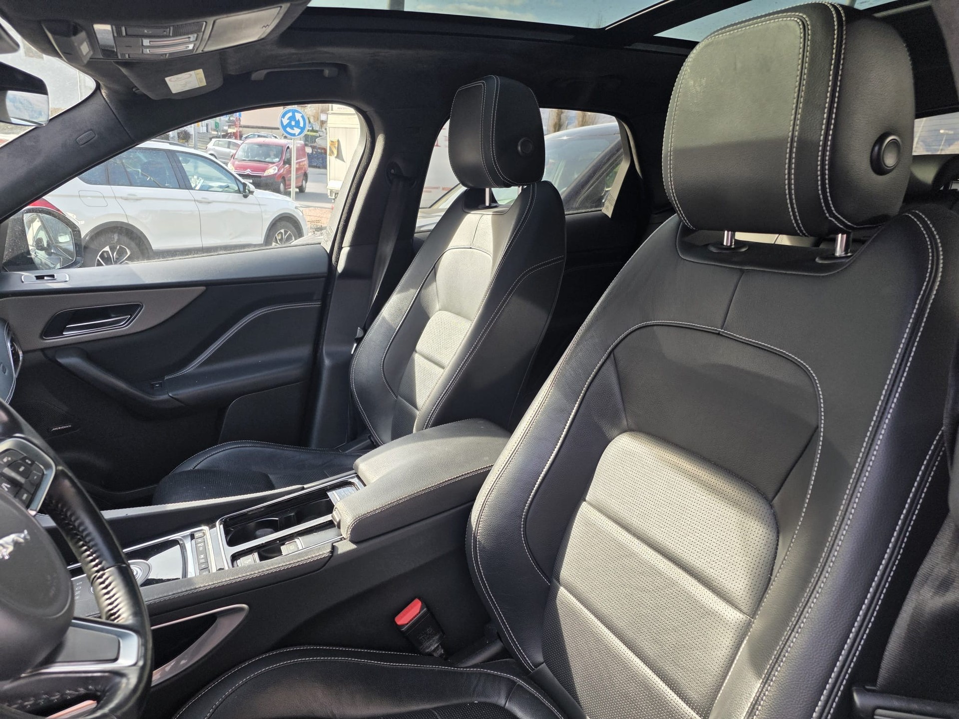 JAGUAR F-Pace 2.0d R-Sport AWD-image-3
