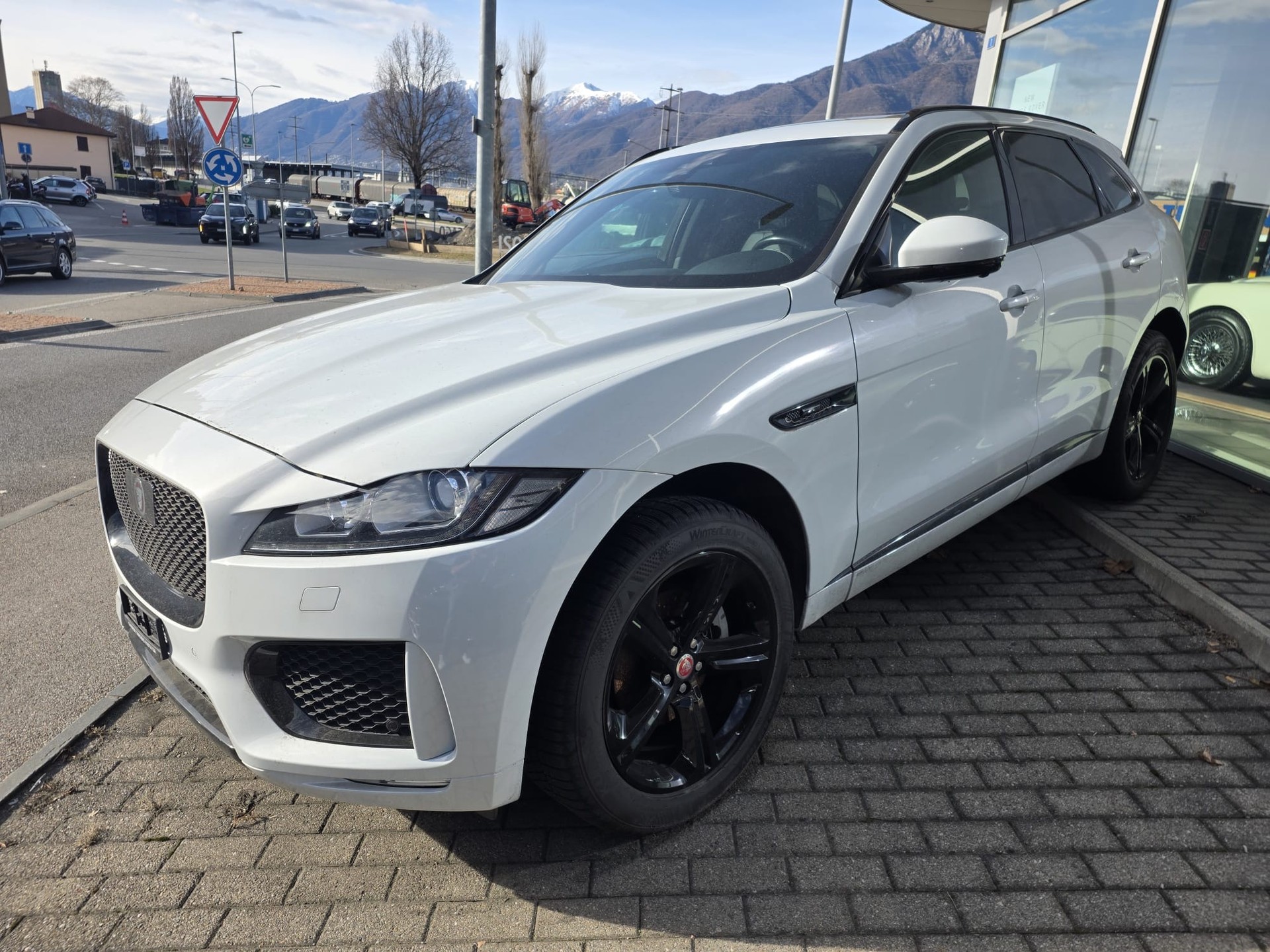 JAGUAR F-Pace 2.0d R-Sport AWD-image-1