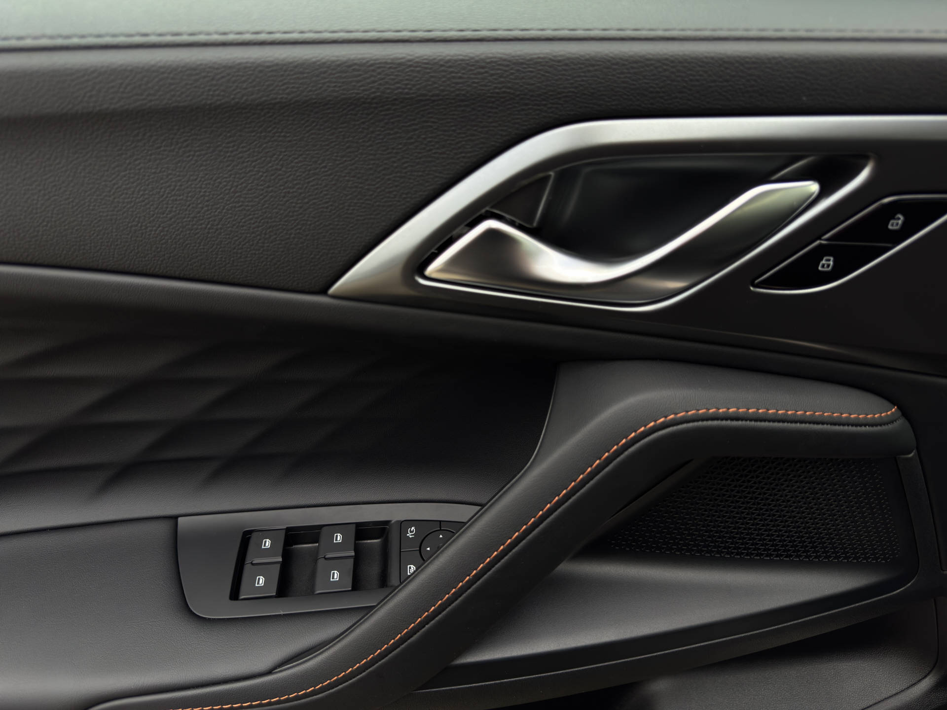 MG HS 1.5 PHEV Luxury-image-12