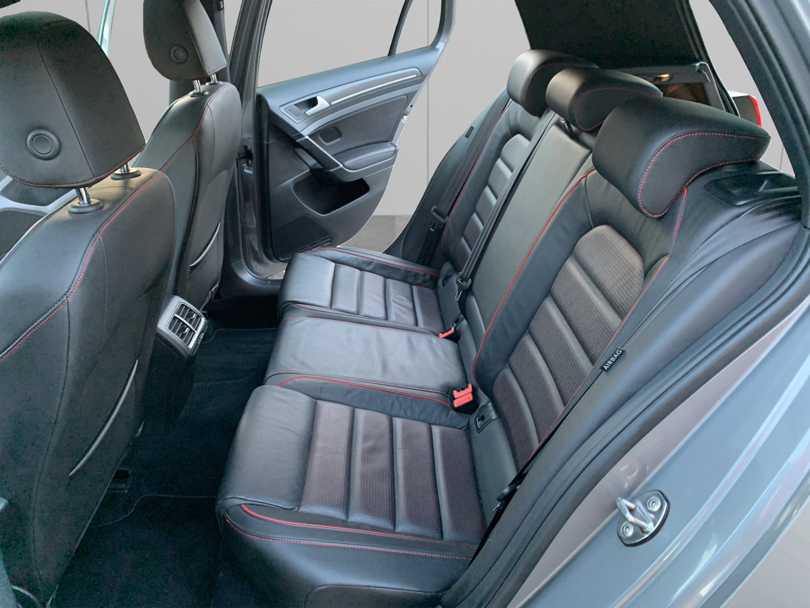VW Golf 2.0 TSI GTI Perform.-image-11