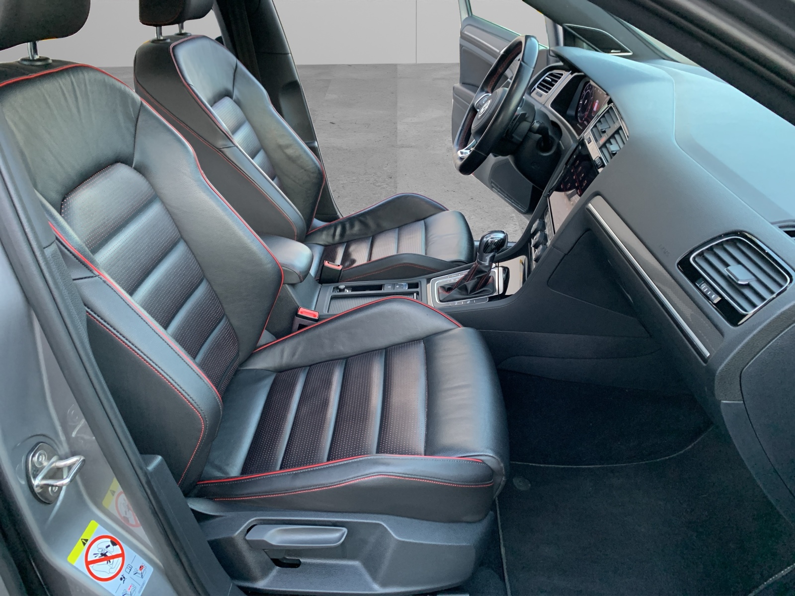 VW Golf 2.0 TSI GTI Perform.-image-12