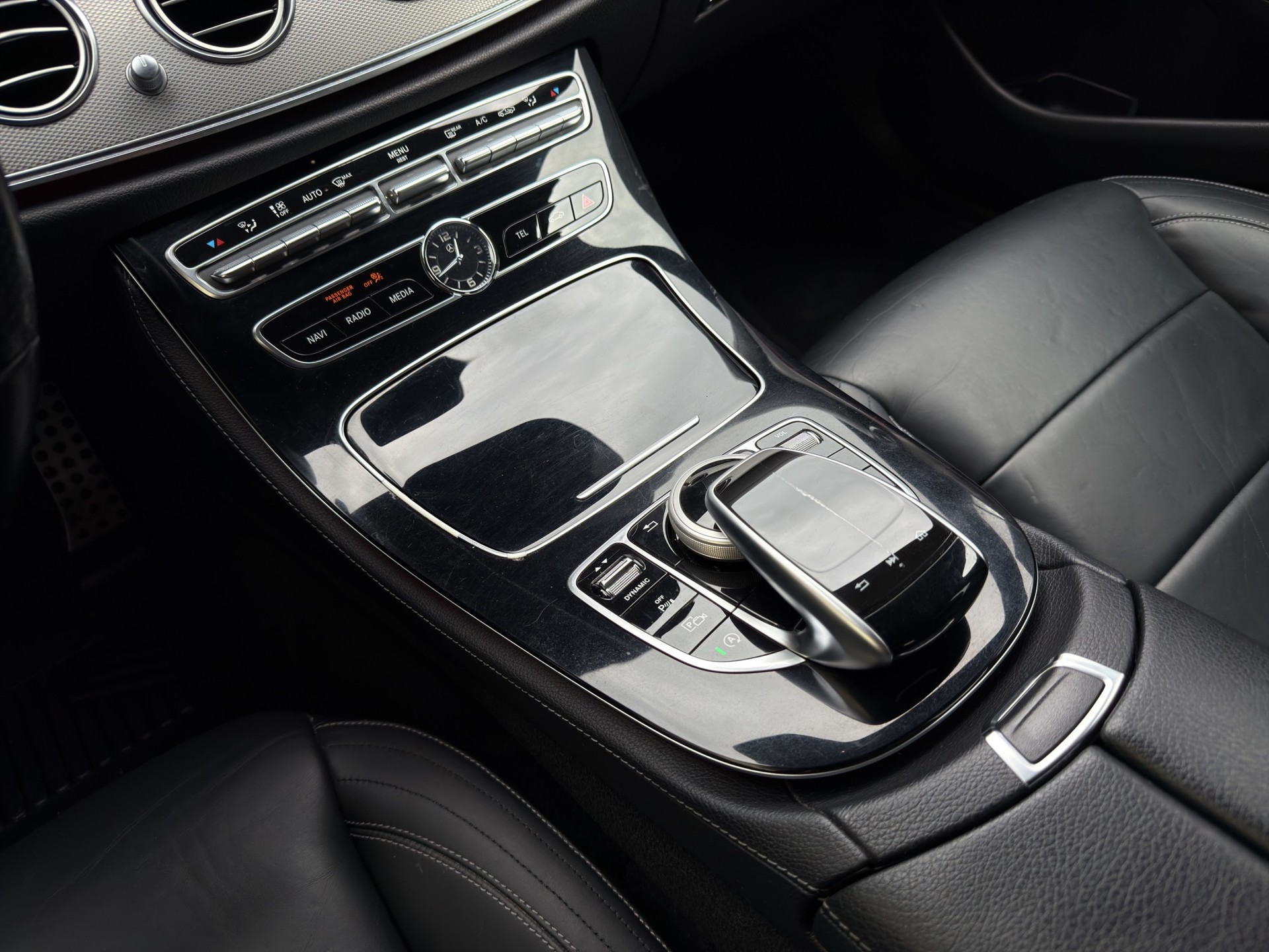 MERCEDES-BENZ E 350 AMG Line 9G-Tronic-image-17