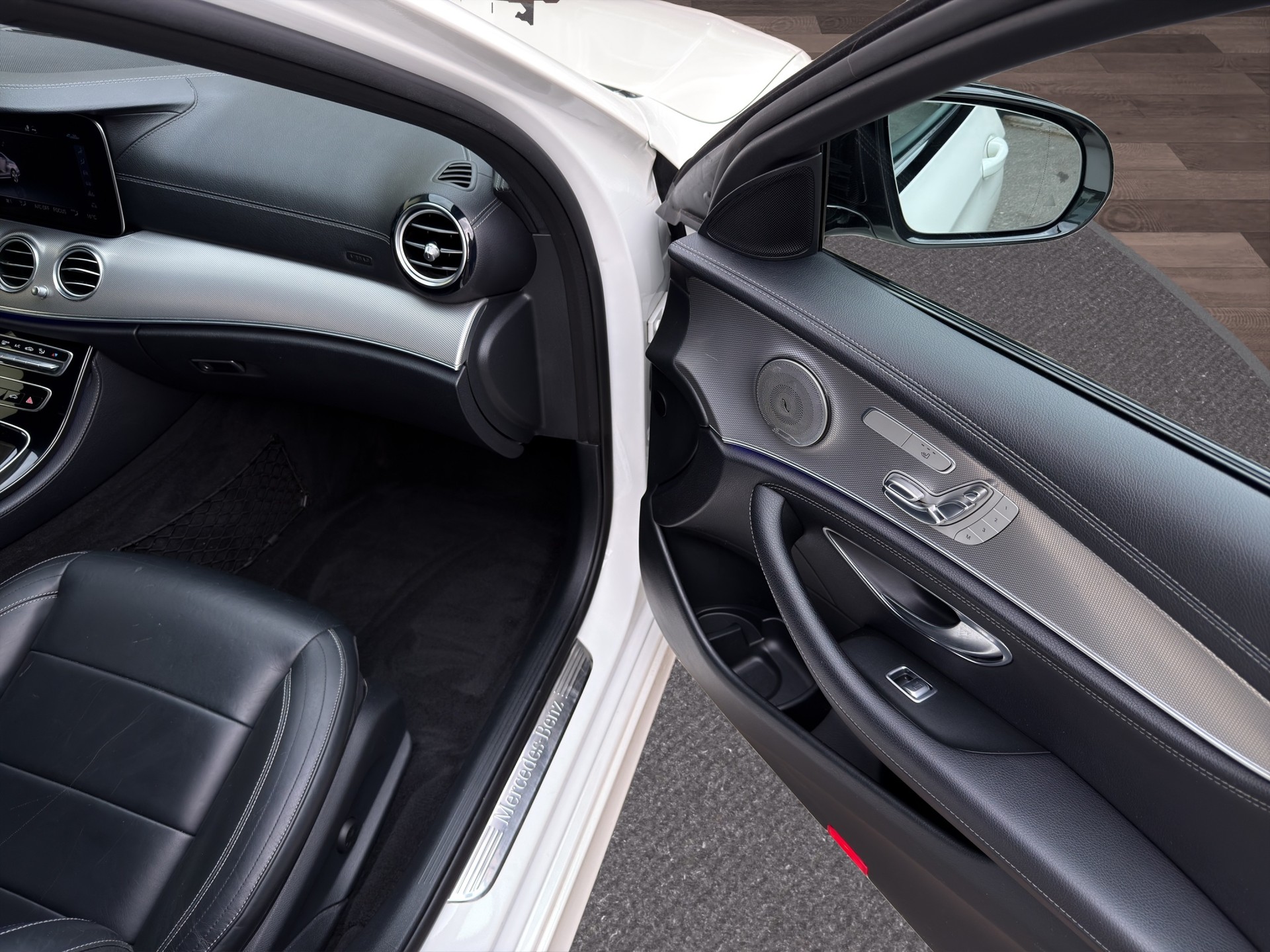 MERCEDES-BENZ E 350 AMG Line 9G-Tronic-image-21