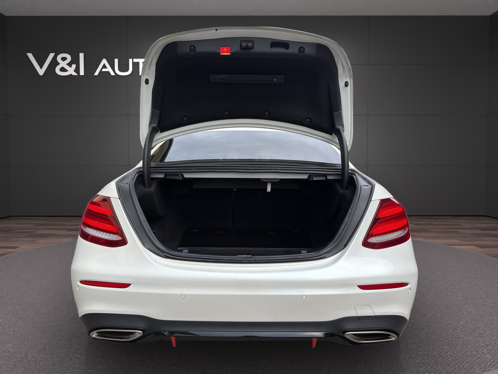 MERCEDES-BENZ E 350 AMG Line 9G-Tronic-image-23