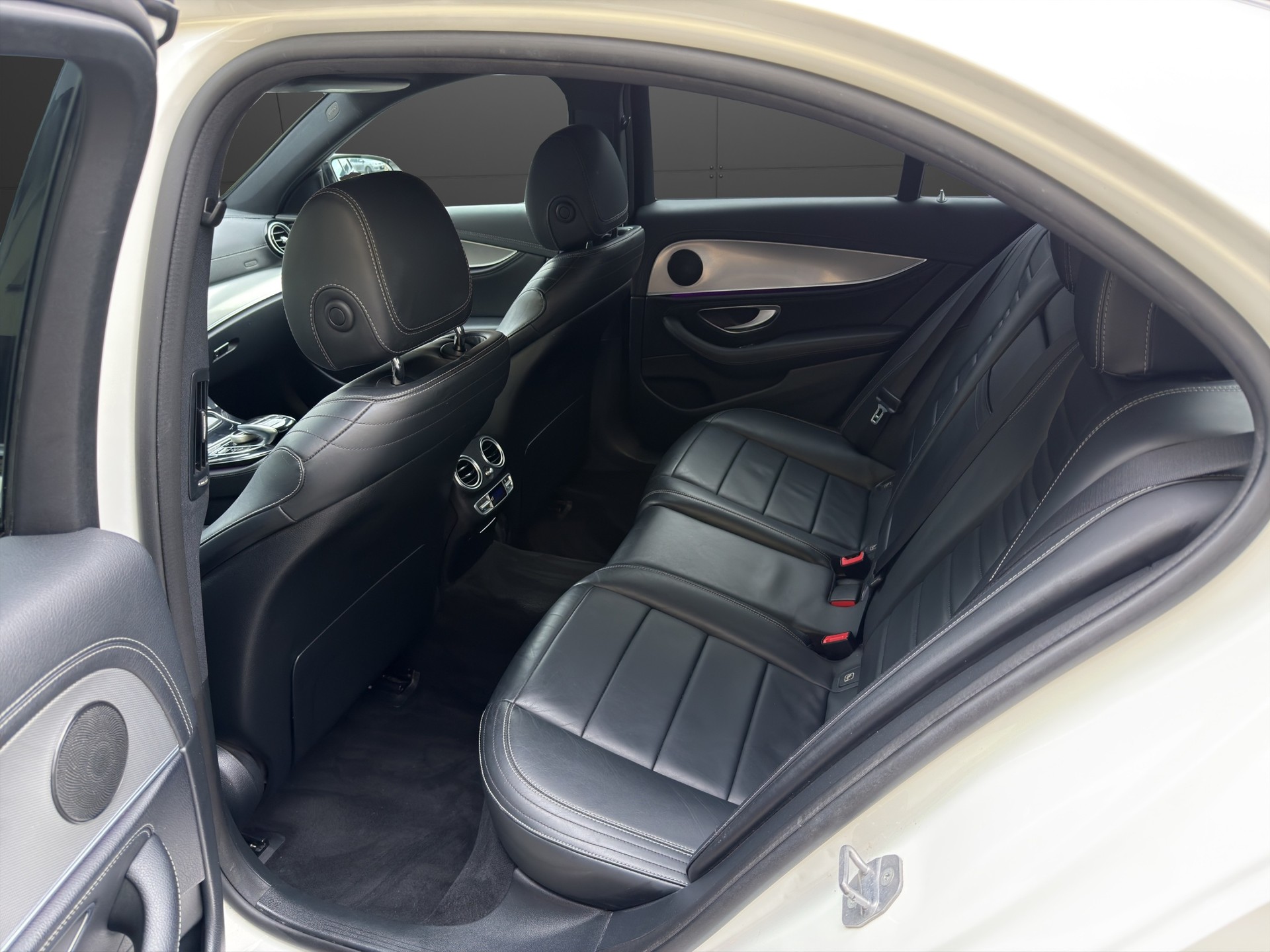 MERCEDES-BENZ E 350 AMG Line 9G-Tronic-image-22