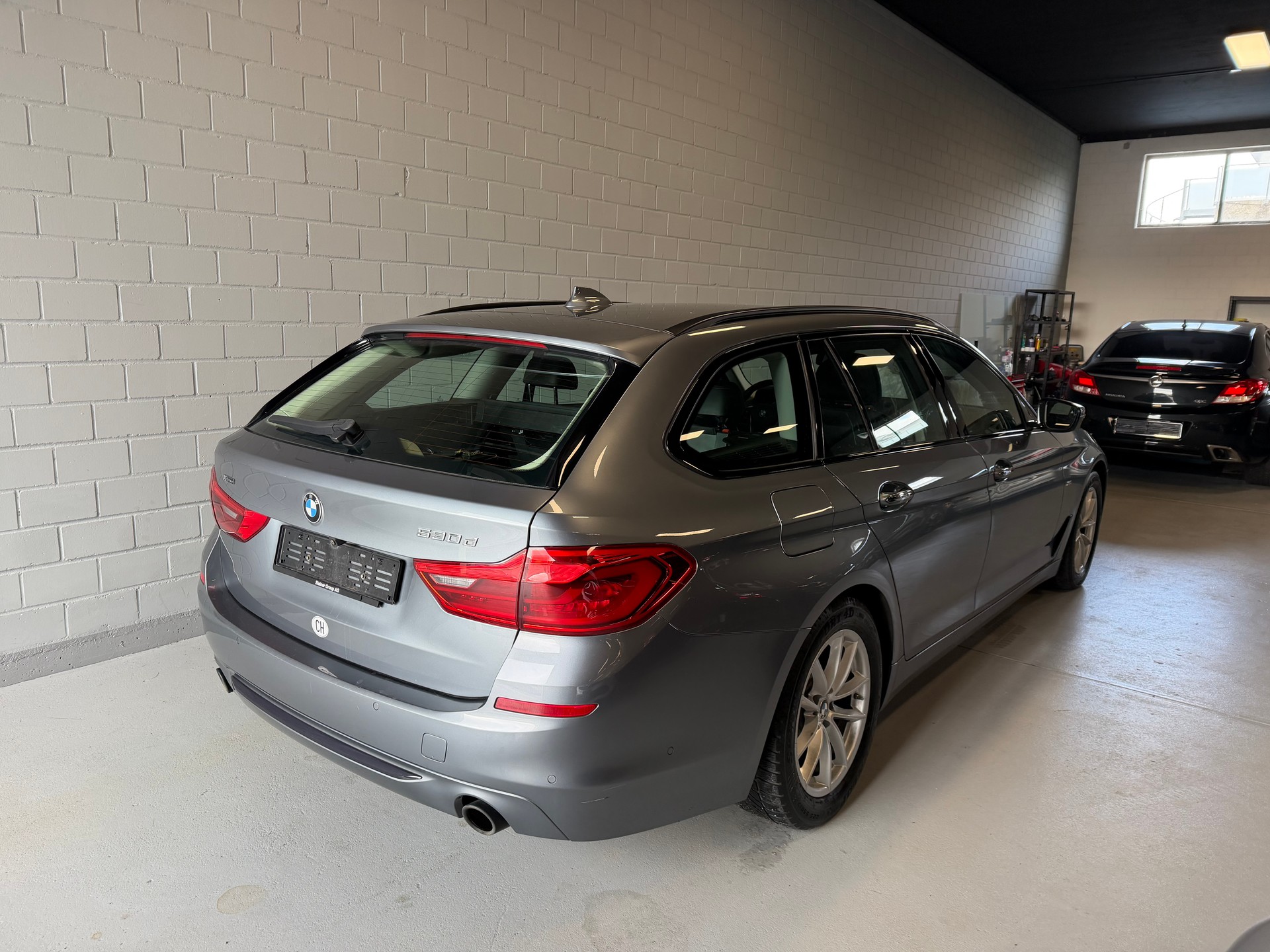 BMW 530d xDrive Touring Sport Line Steptronic-image-1