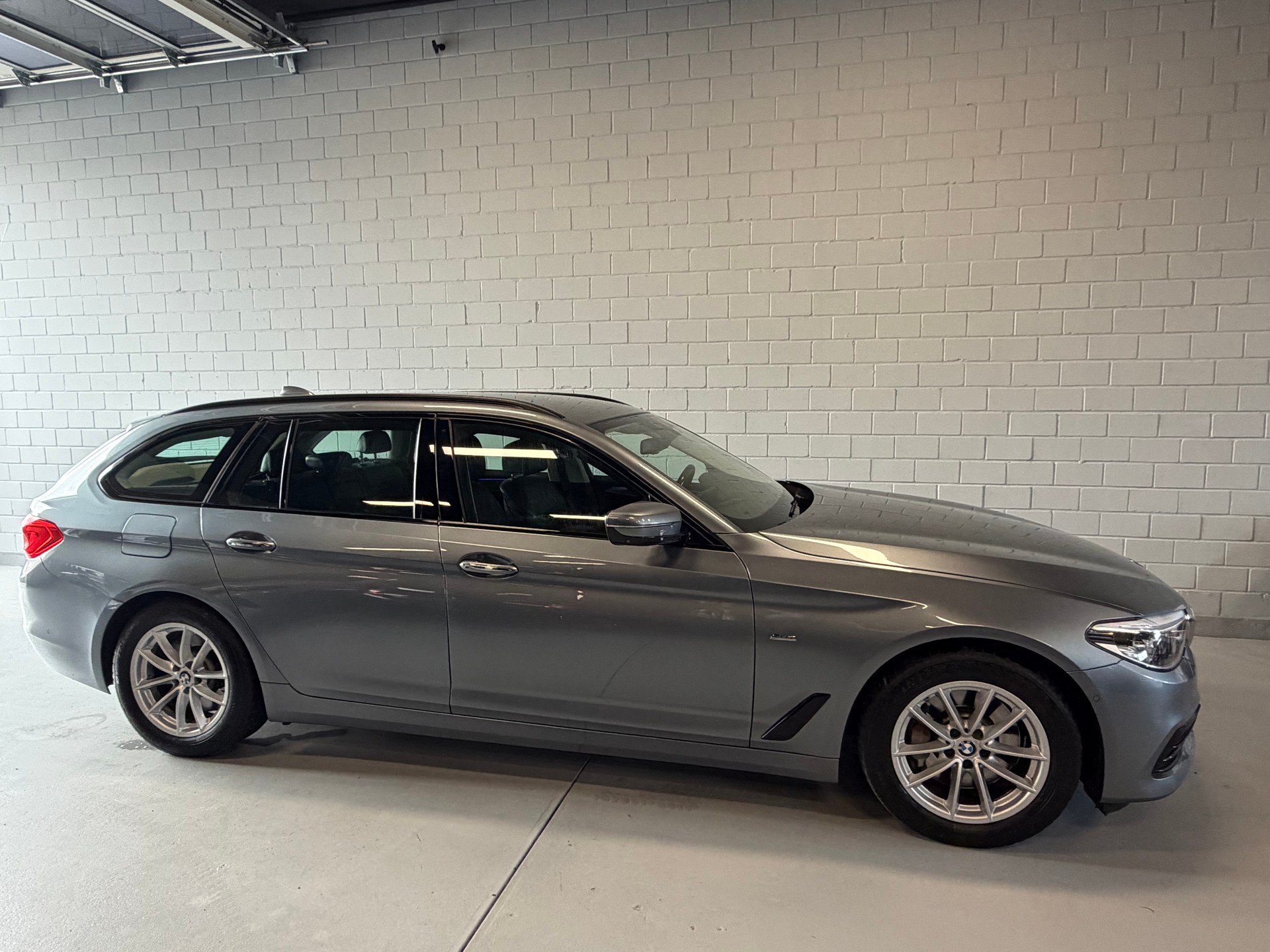 BMW 530d xDrive Touring Sport Line Steptronic-image-4