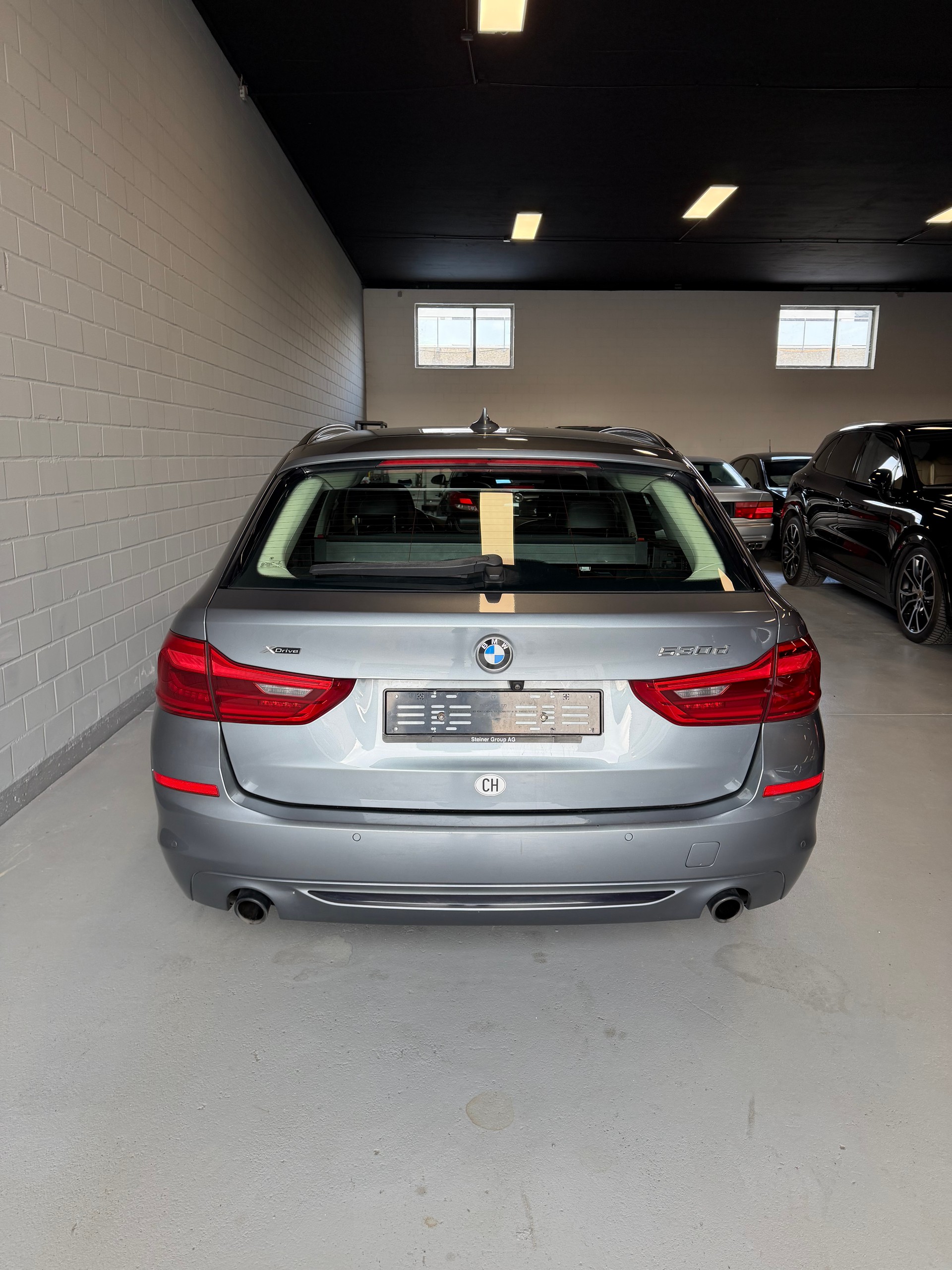 BMW 530d xDrive Touring Sport Line Steptronic-image-2