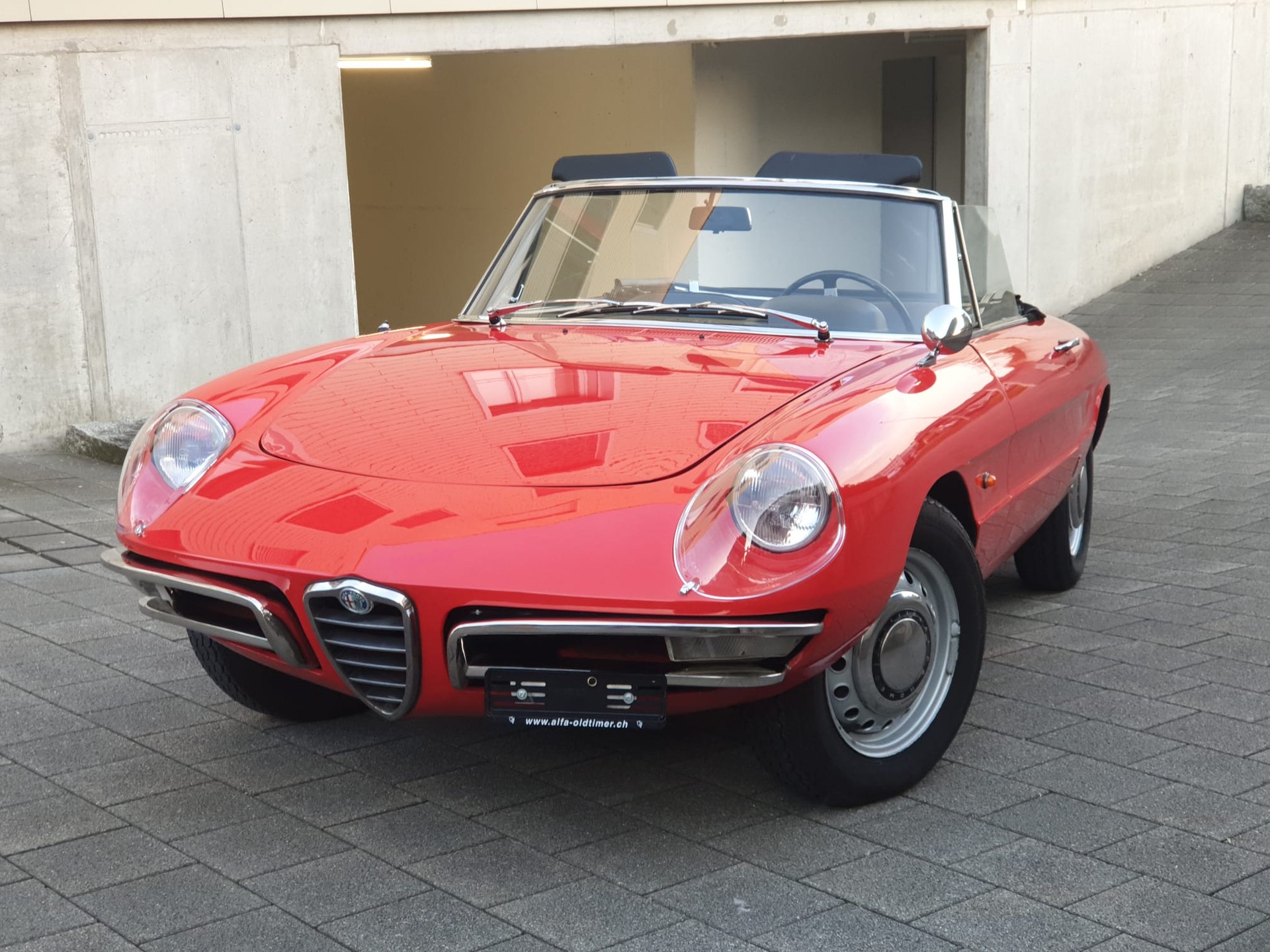 ALFA ROMEO Alfa Romeo Spider 1600 Duetto Osso di seppia Top zustand-image-1