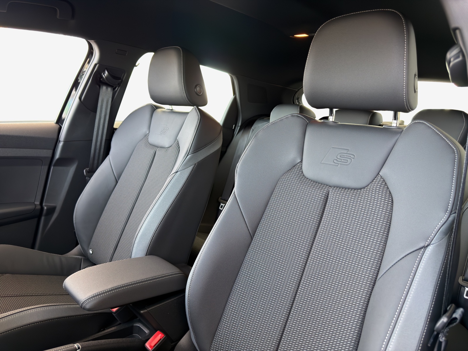 AUDI A1 Sportback 30 TFSI Attraction S-tronic-image-14