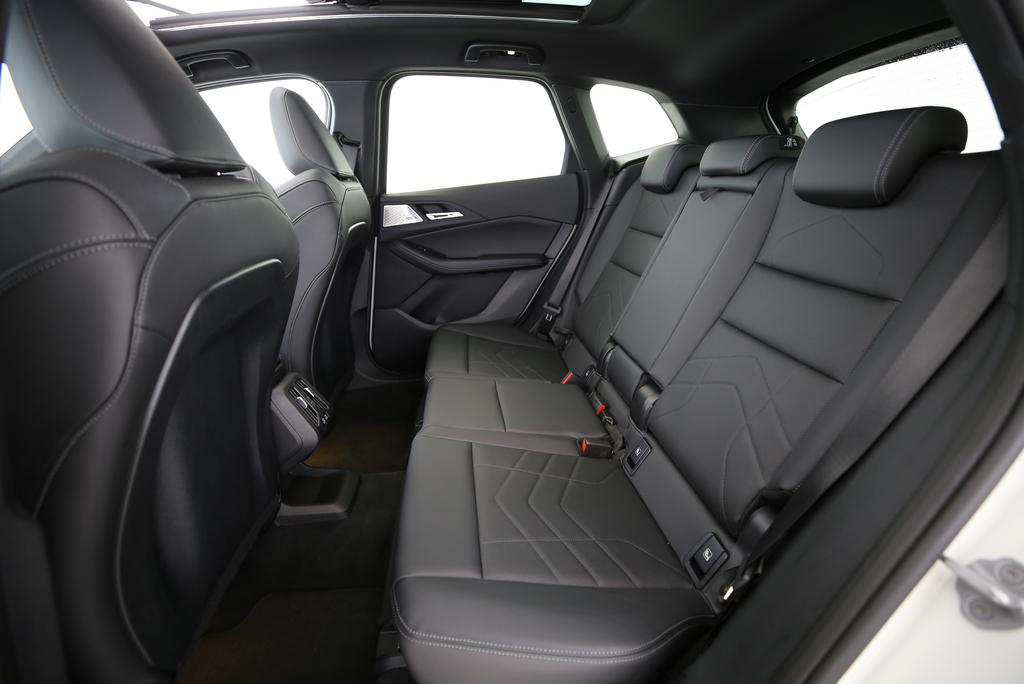 BMW 223d xDrive Active Tourer-image-13
