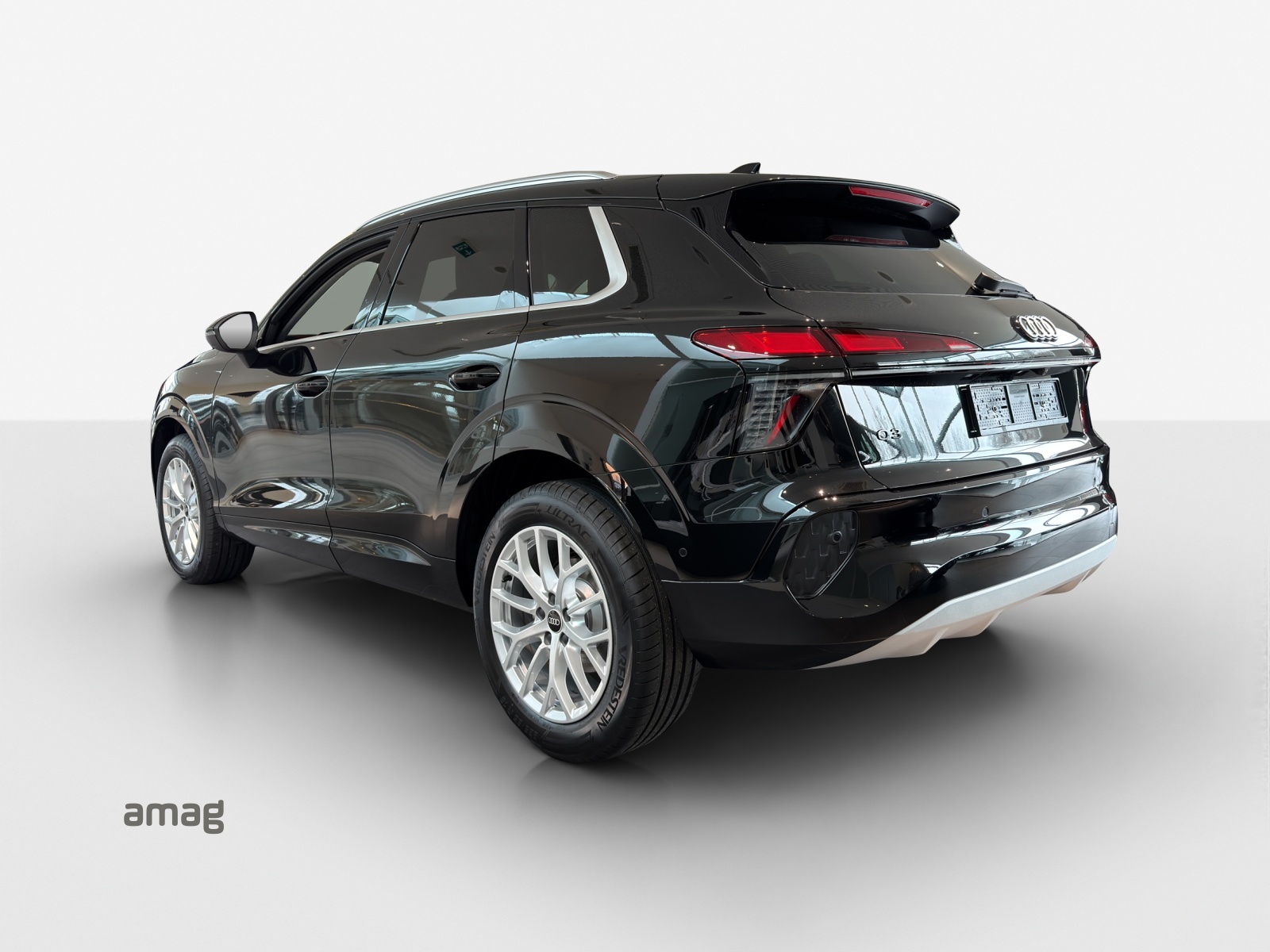AUDI Q3 SUV 110 kW TFSI S tronic-image-2