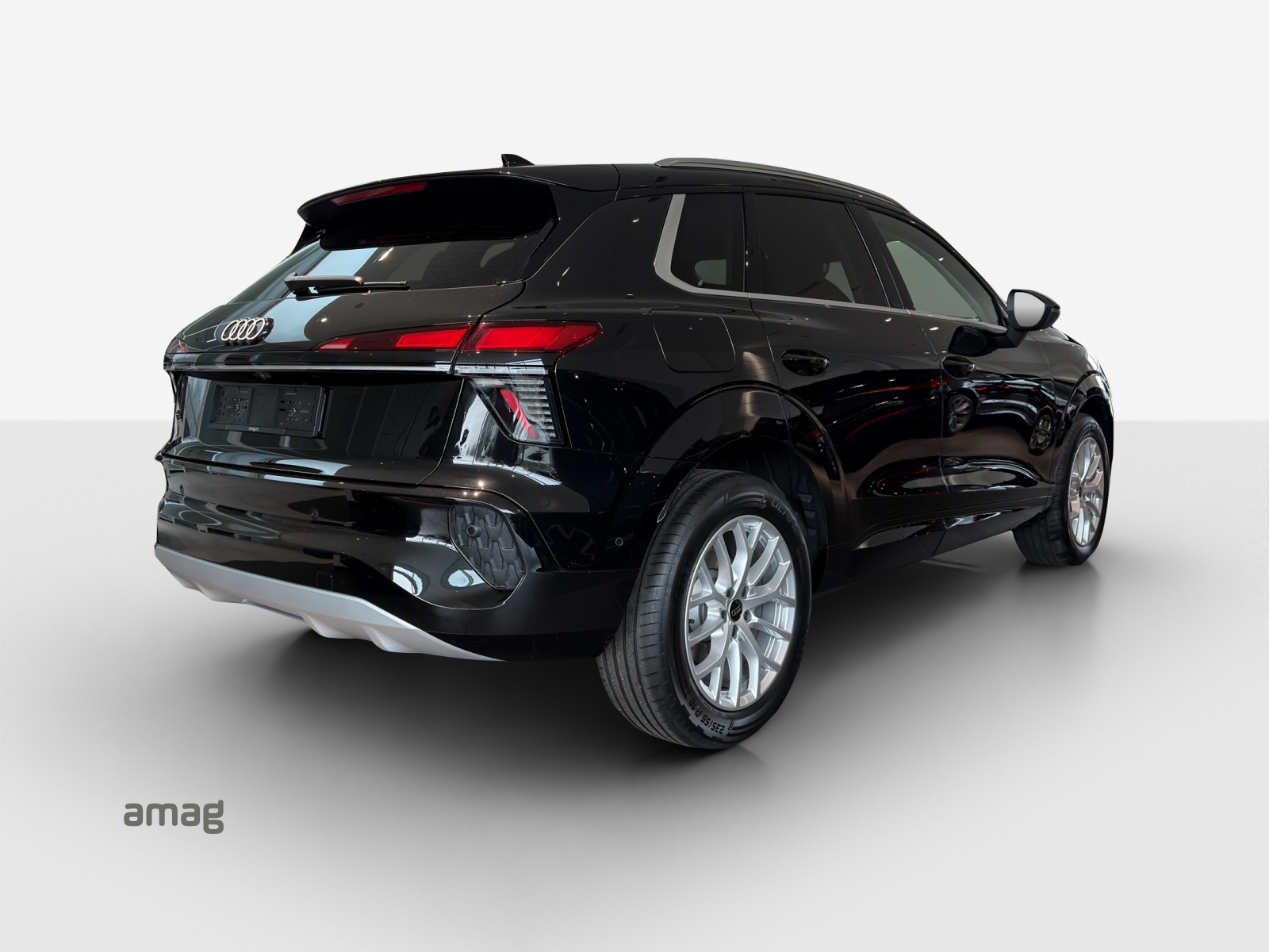 AUDI Q3 SUV 110 kW TFSI S tronic-image-4