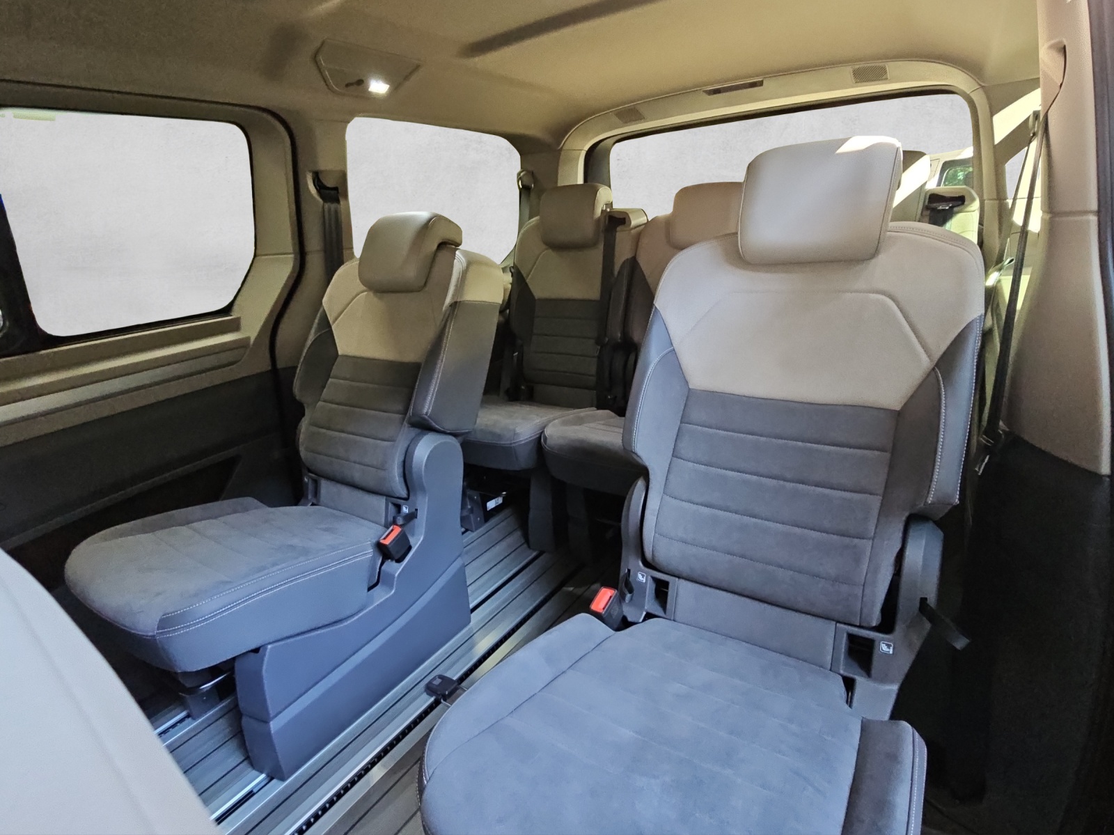 VW Multivan 1.4 eHybrid Life DSG Lang-image-9
