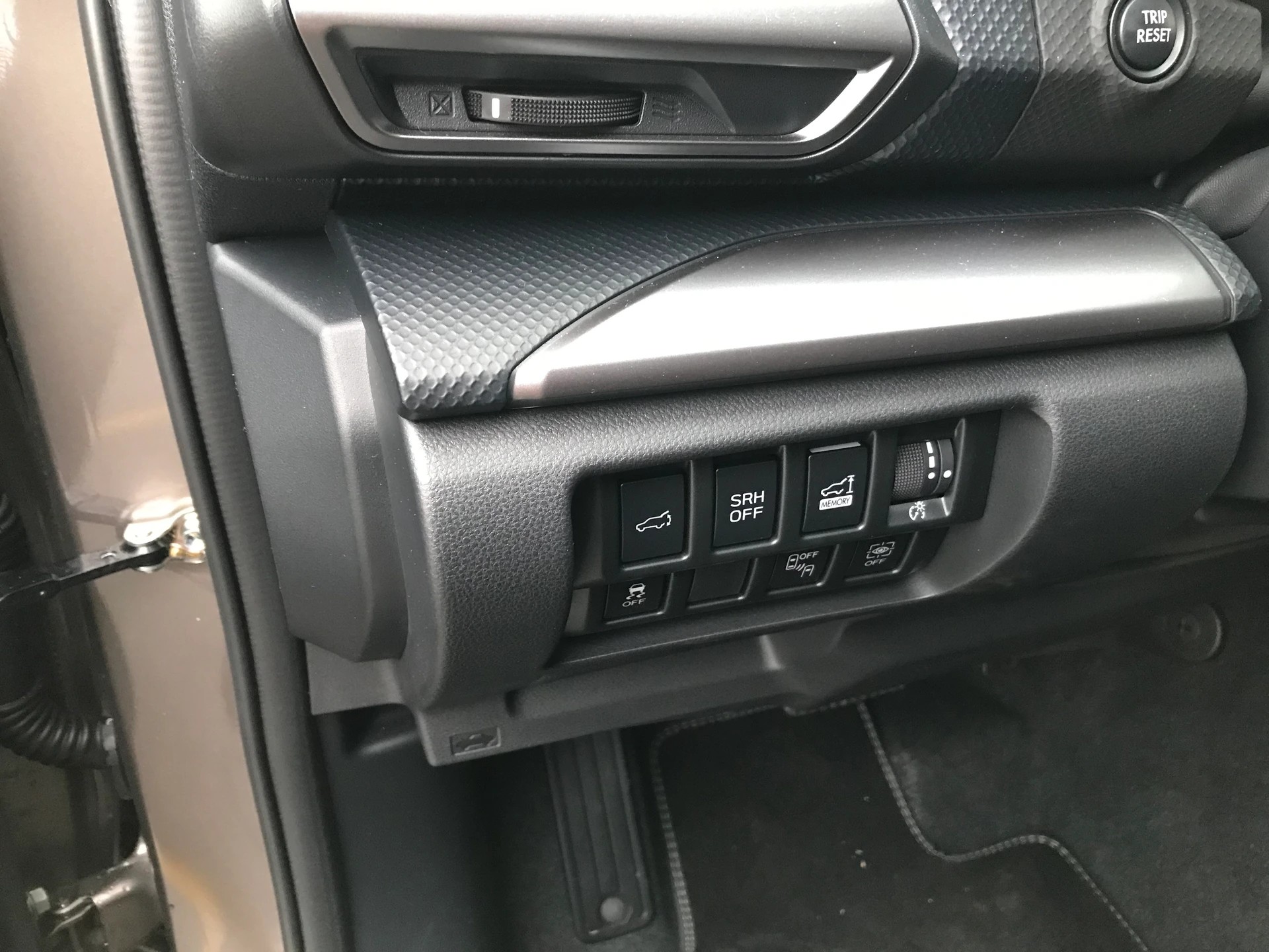 SUBARU Forester 2.0i e-Boxer Swiss Plus Lineartronic-image-7