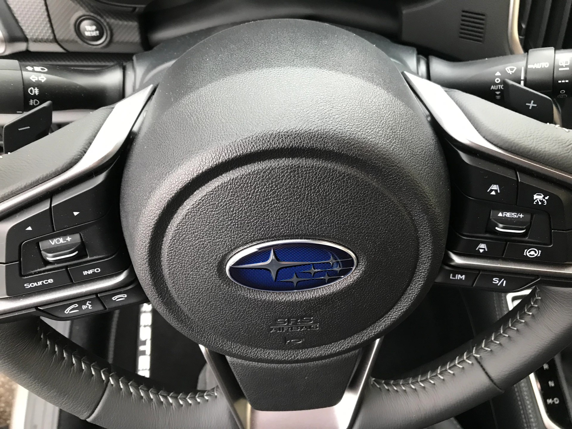 SUBARU Forester 2.0i e-Boxer Swiss Plus Lineartronic-image-9