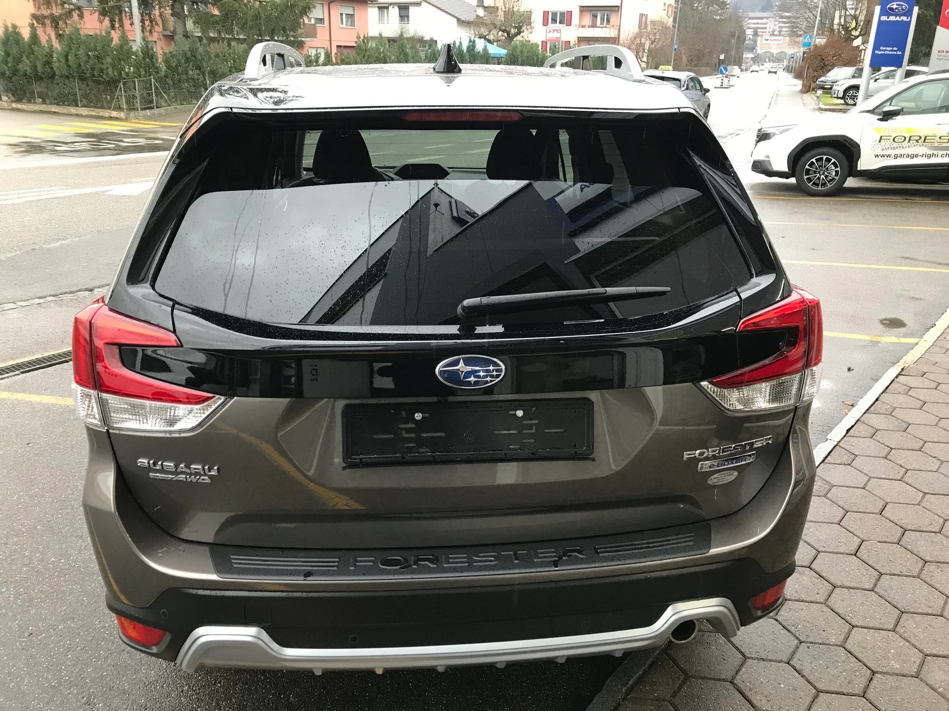 SUBARU Forester 2.0i e-Boxer Swiss Plus Lineartronic-image-3