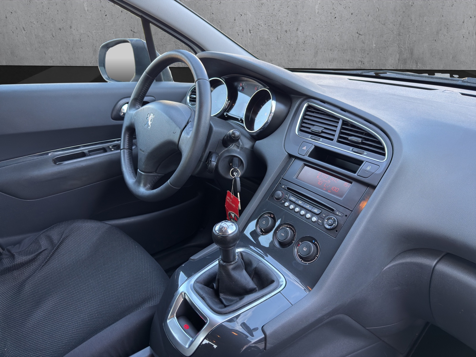 PEUGEOT 5008 1.6 16V VTI Business-image-10