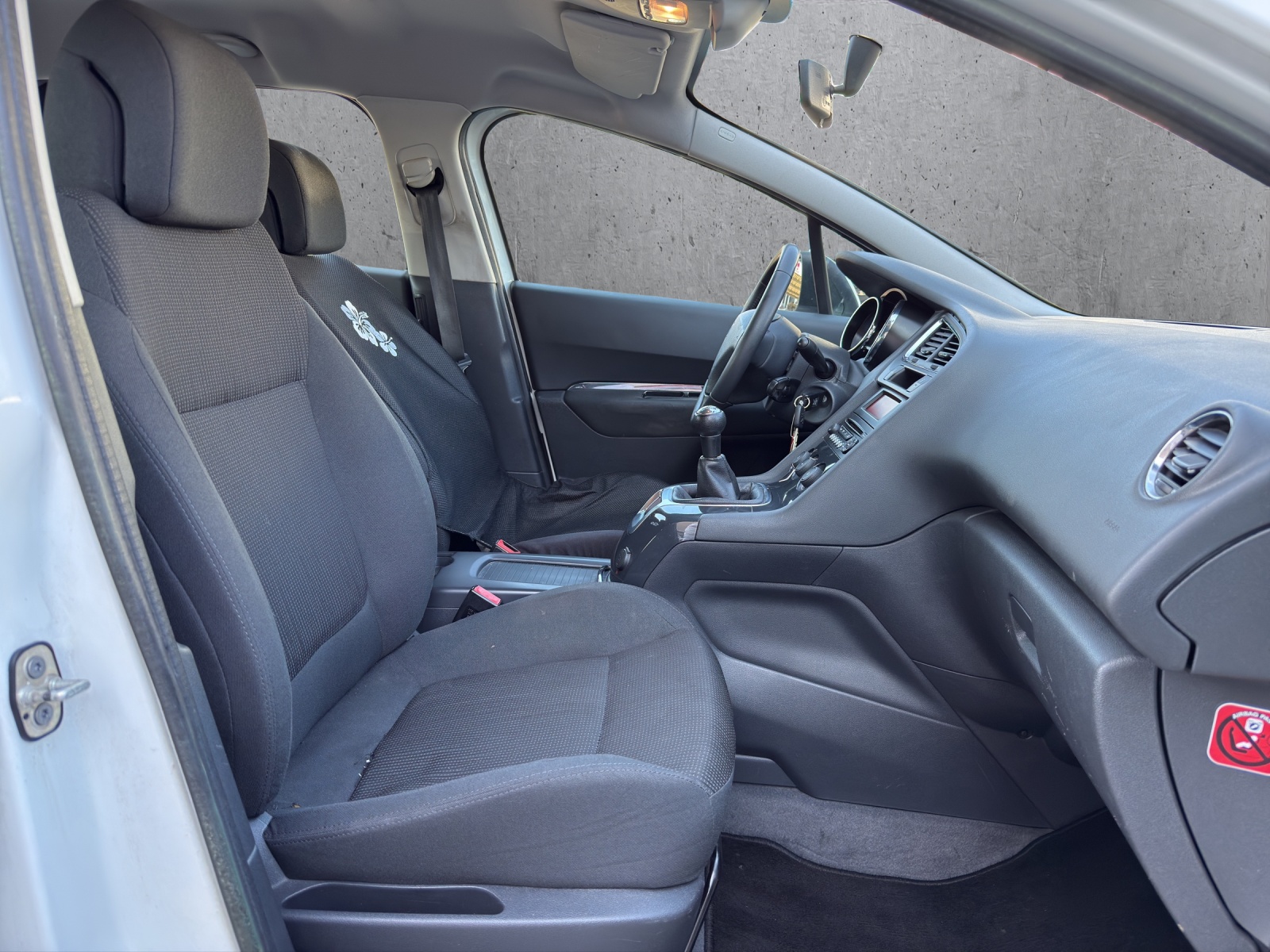 PEUGEOT 5008 1.6 16V VTI Business-image-13