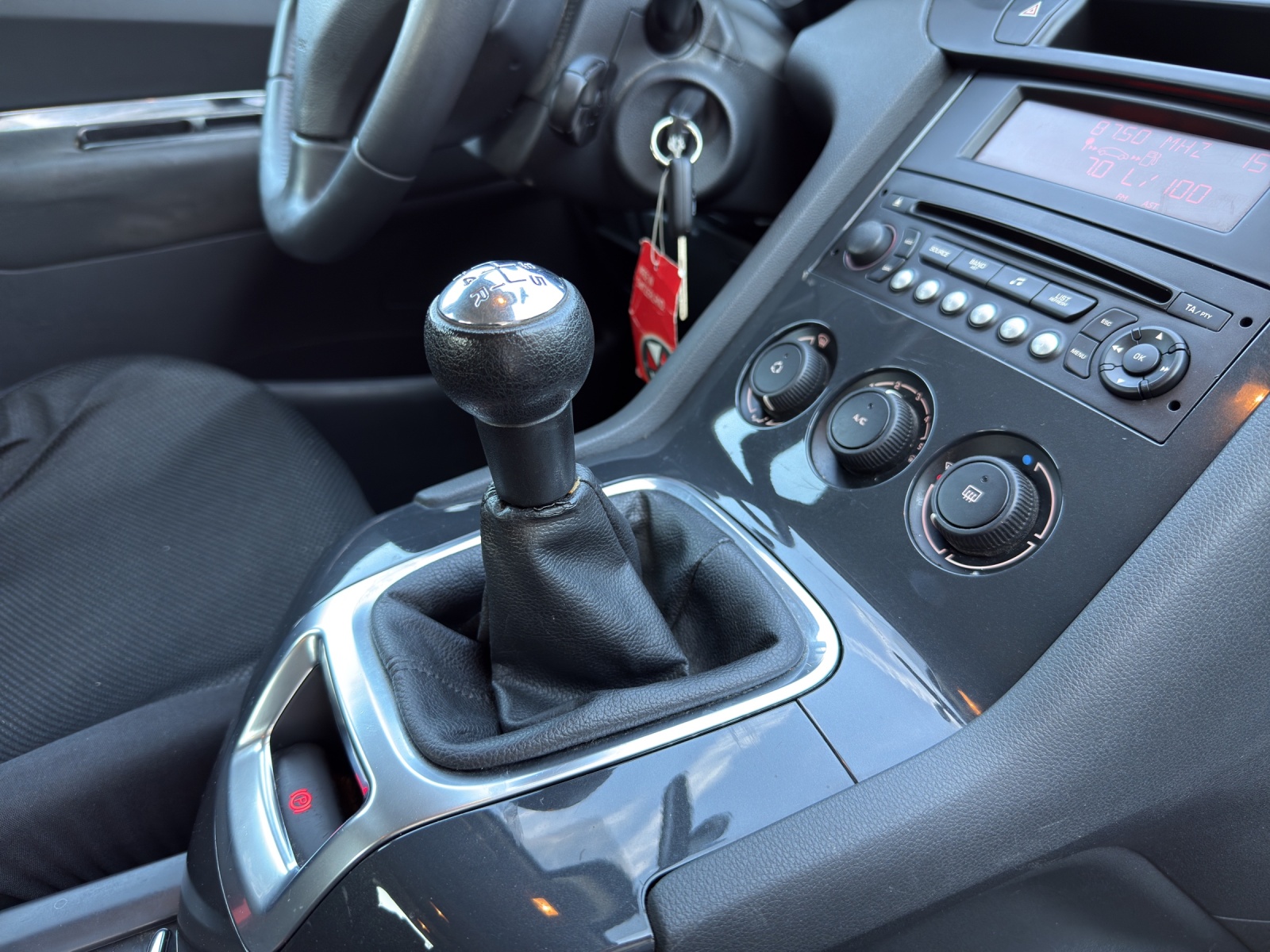 PEUGEOT 5008 1.6 16V VTI Business-image-12