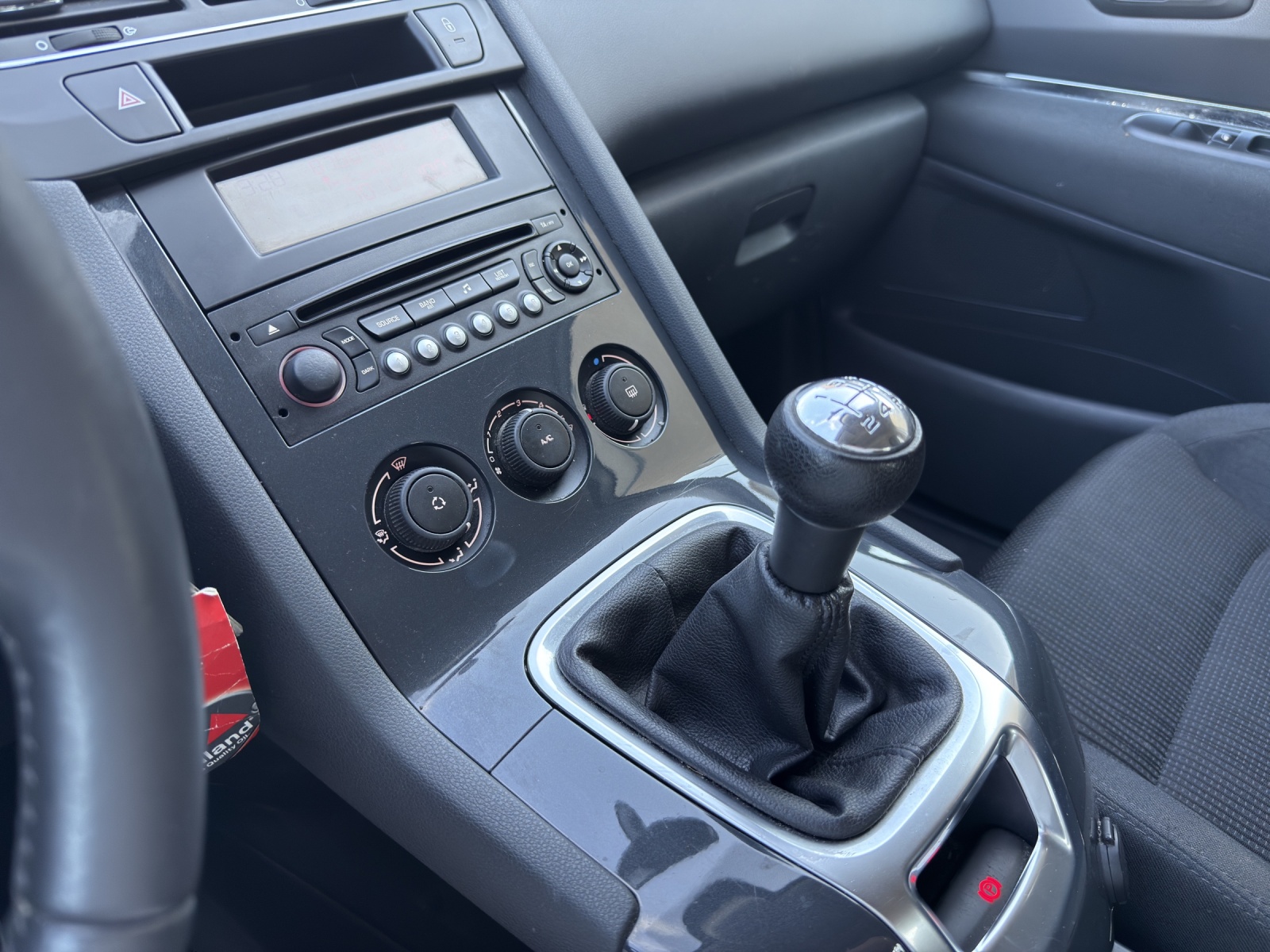 PEUGEOT 5008 1.6 16V VTI Business-image-11