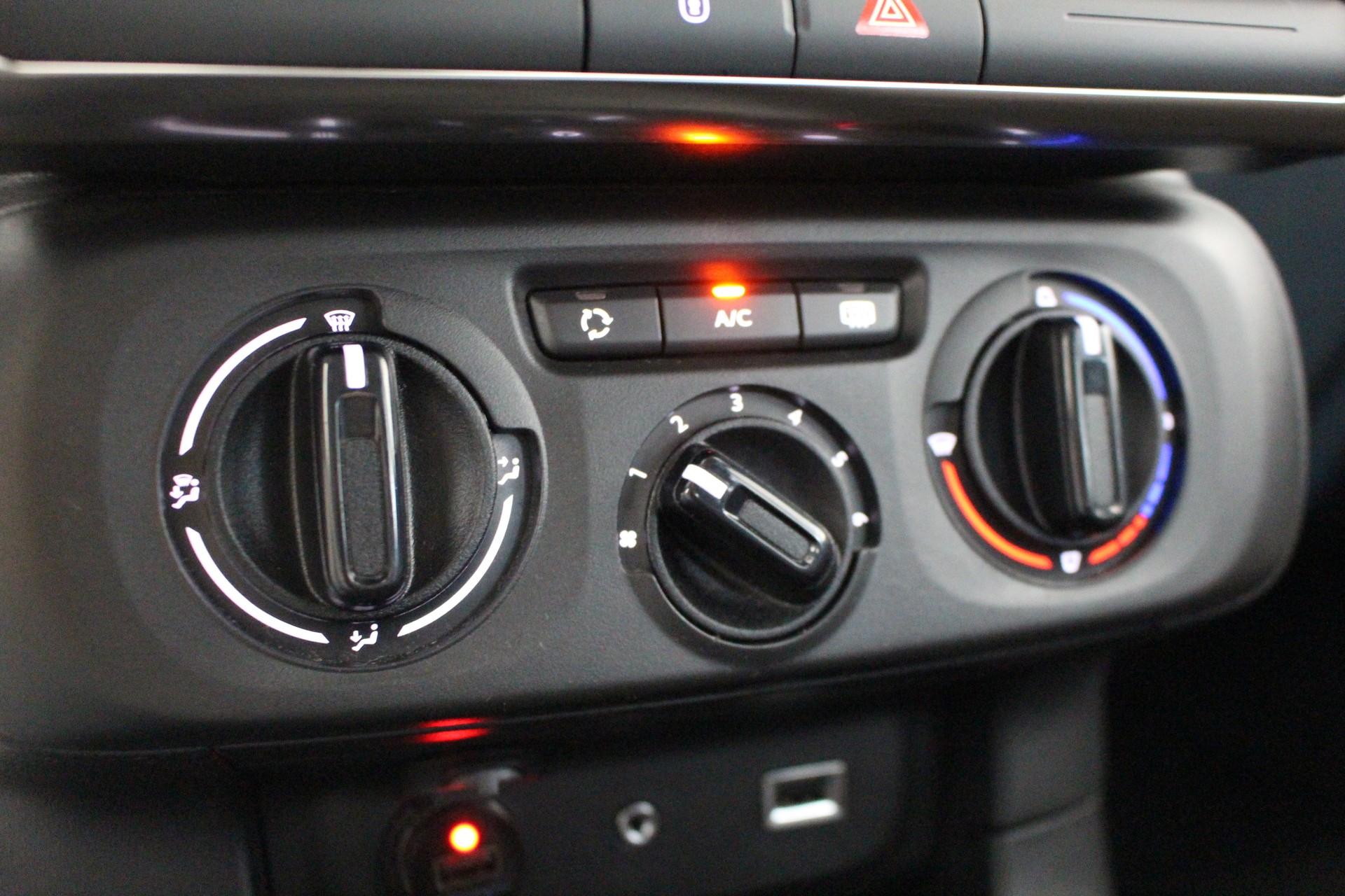 CITROEN C3 1.2 PureTech Feel-image-18