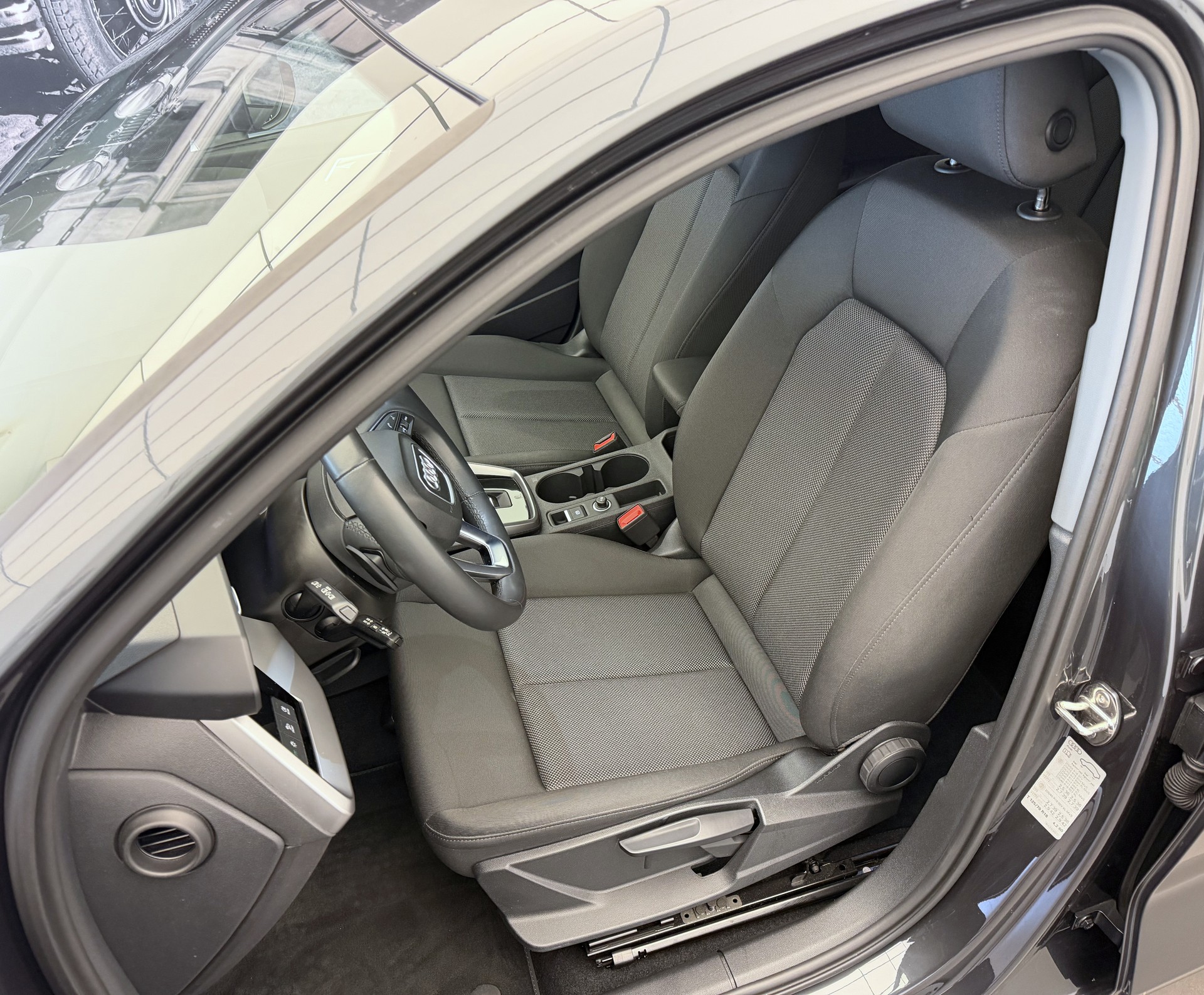 AUDI A3 Sportback 35 TFSI Attraction S-tronic-image-4