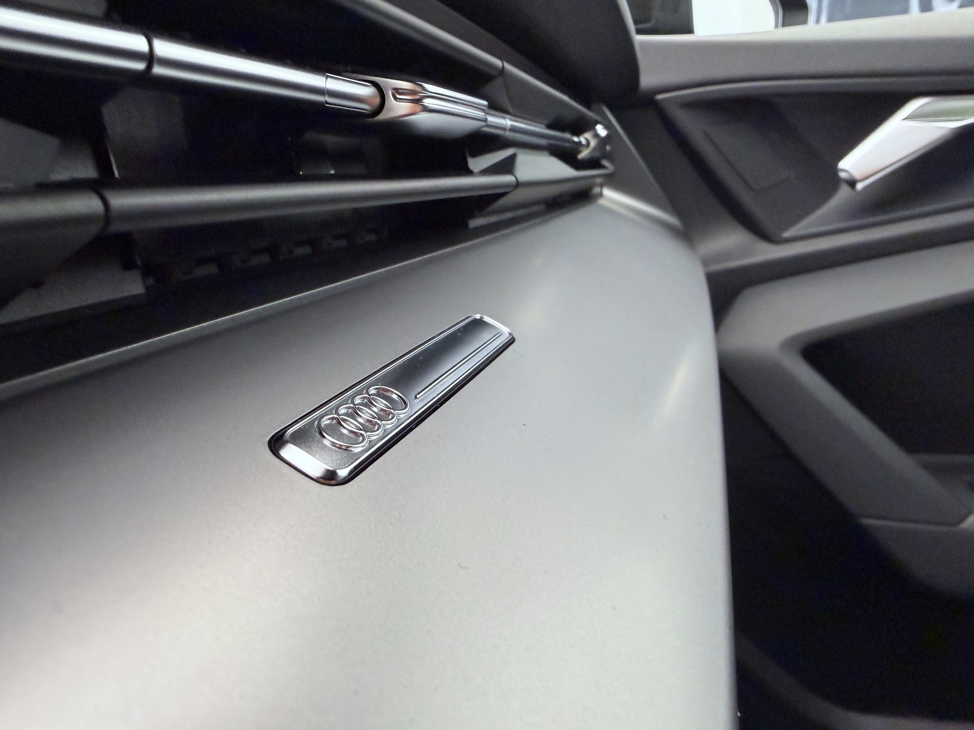 AUDI A3 Sportback 35 TFSI Attraction S-tronic-image-16