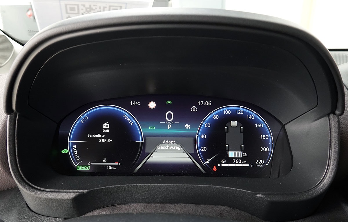 TOYOTA Yaris Cross 1.5 Premium 2WD e-CVT-image-13