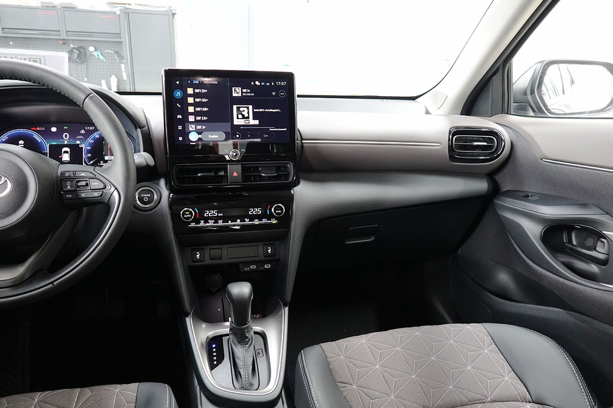 TOYOTA Yaris Cross 1.5 Premium 2WD e-CVT-image-9