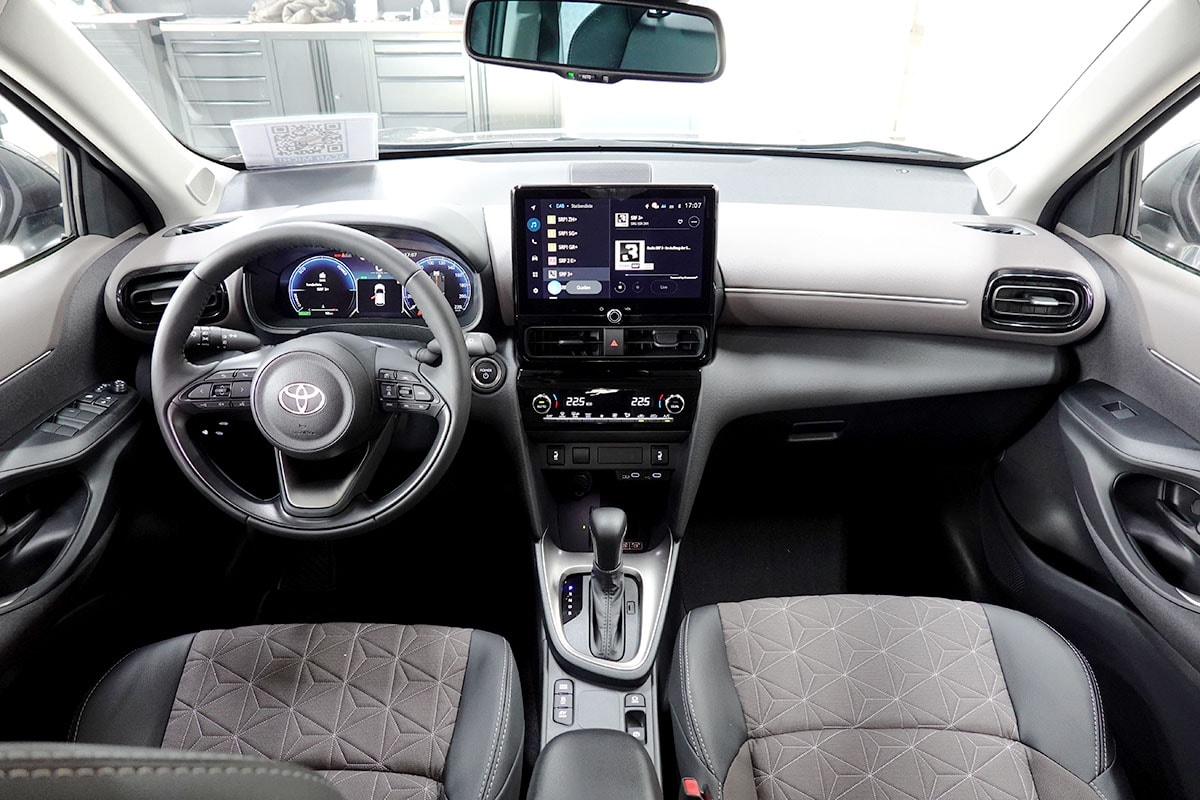TOYOTA Yaris Cross 1.5 Premium 2WD e-CVT-image-8