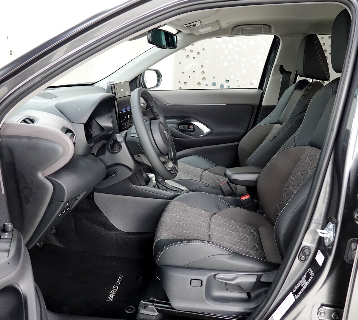 TOYOTA Yaris Cross 1.5 Premium 2WD e-CVT-image-6