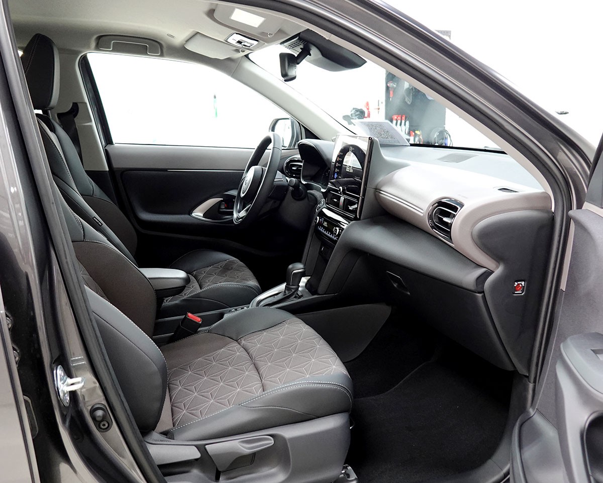 TOYOTA Yaris Cross 1.5 Premium 2WD e-CVT-image-4