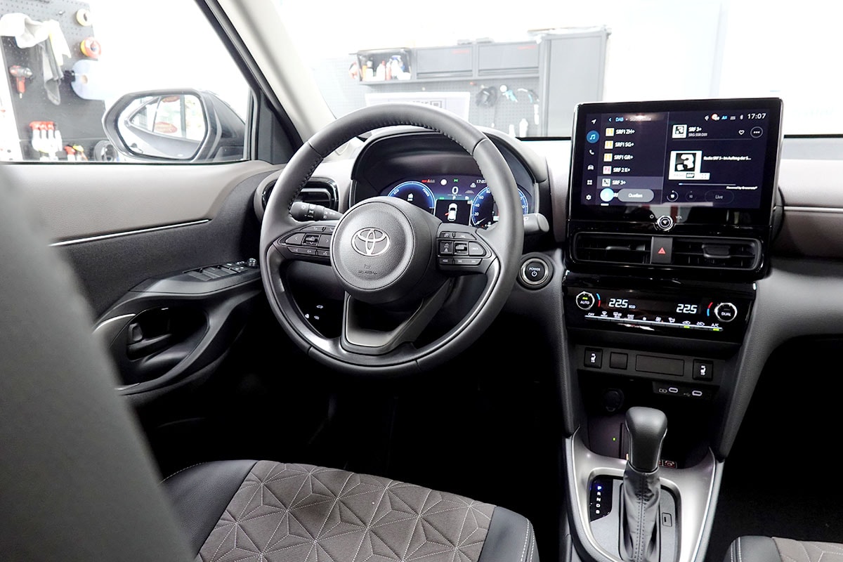 TOYOTA Yaris Cross 1.5 Premium 2WD e-CVT-image-7