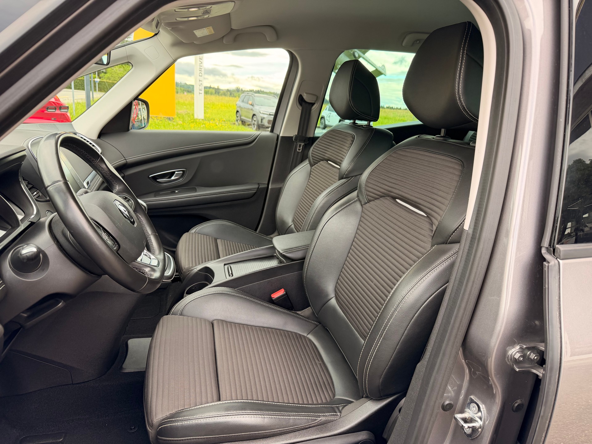 RENAULT Grand Scénic 1.3 TCe 140 Intens-image-6