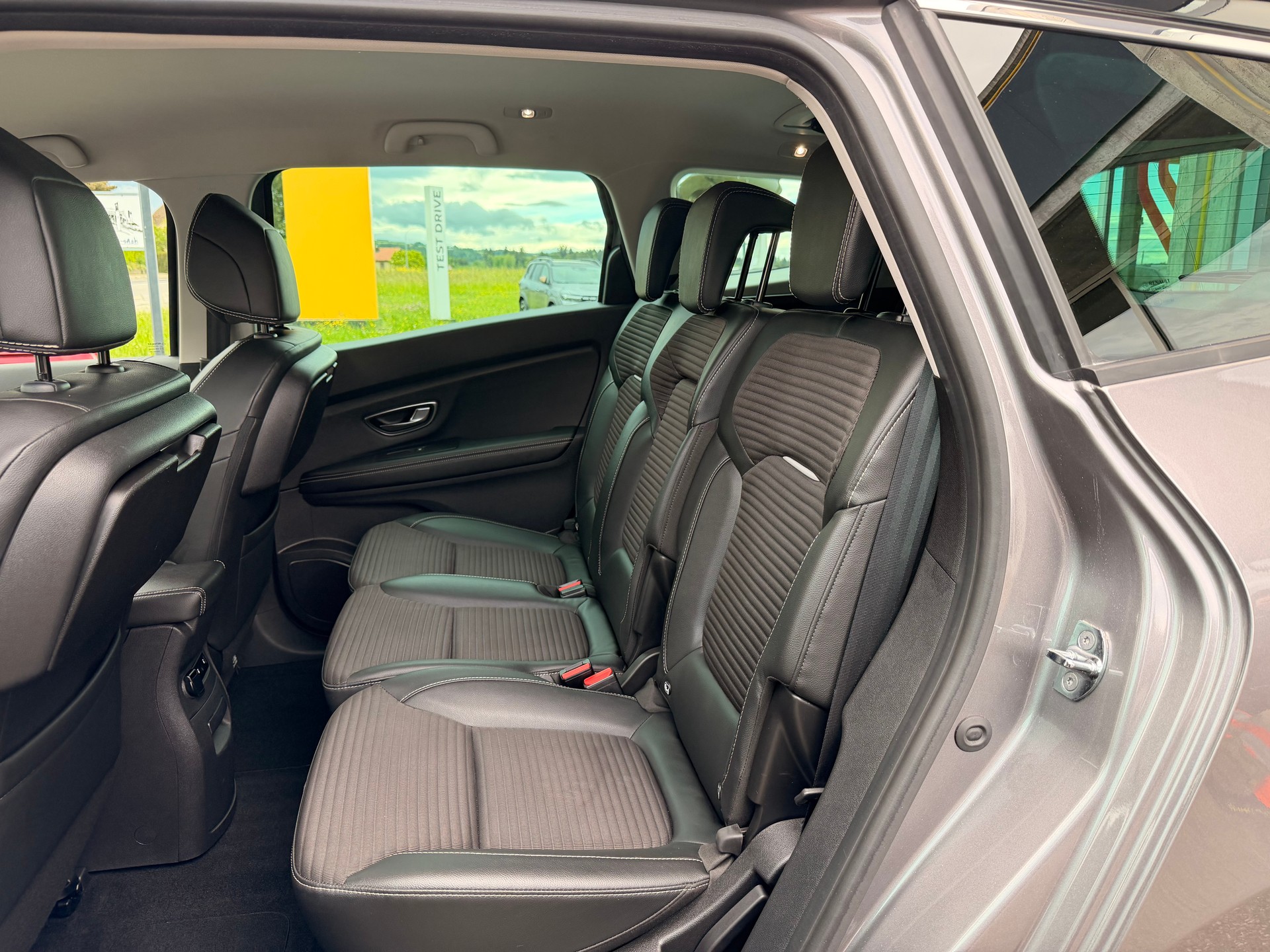 RENAULT Grand Scénic 1.3 TCe 140 Intens-image-8