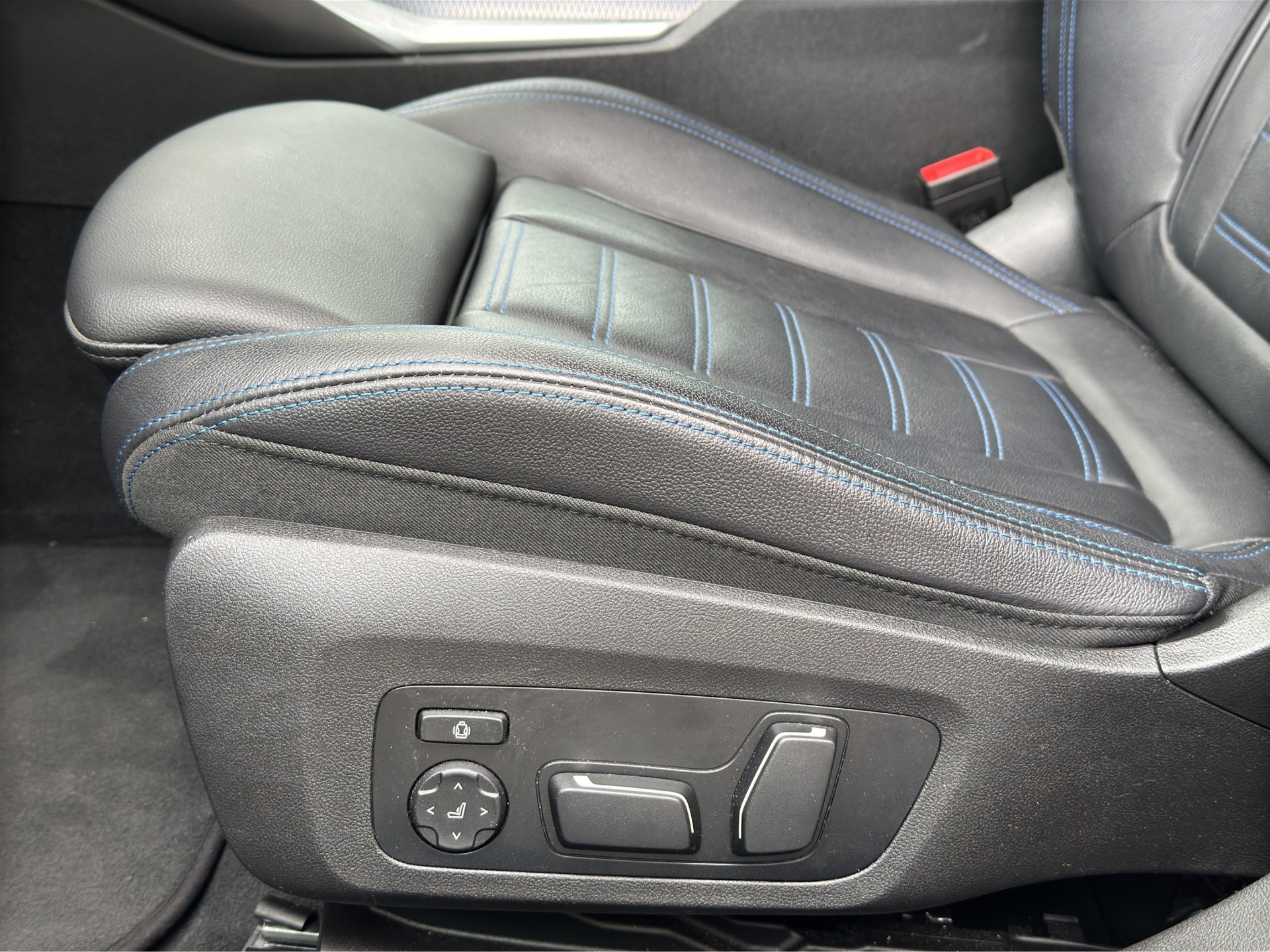 BMW 320d xDrive M Sport Steptronic-image-9