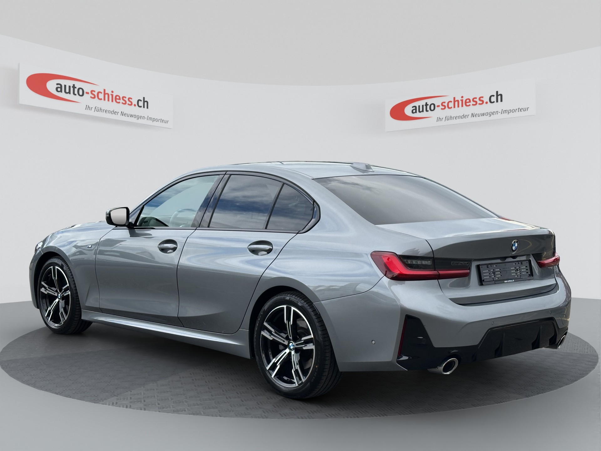 BMW 320d xDrive M Sport Steptronic-image-2