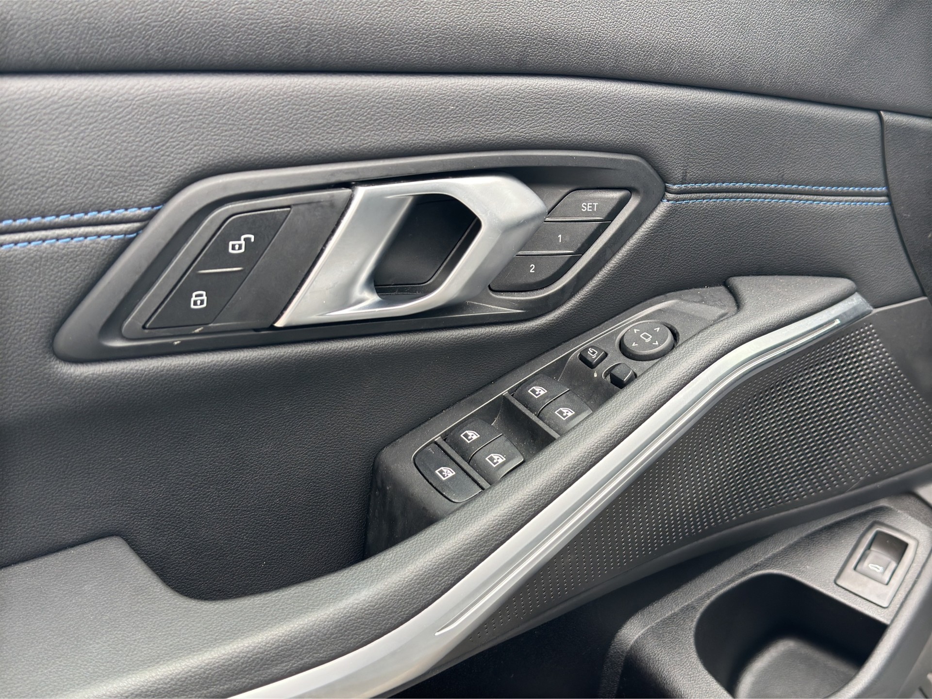 BMW 320d xDrive M Sport Steptronic-image-8